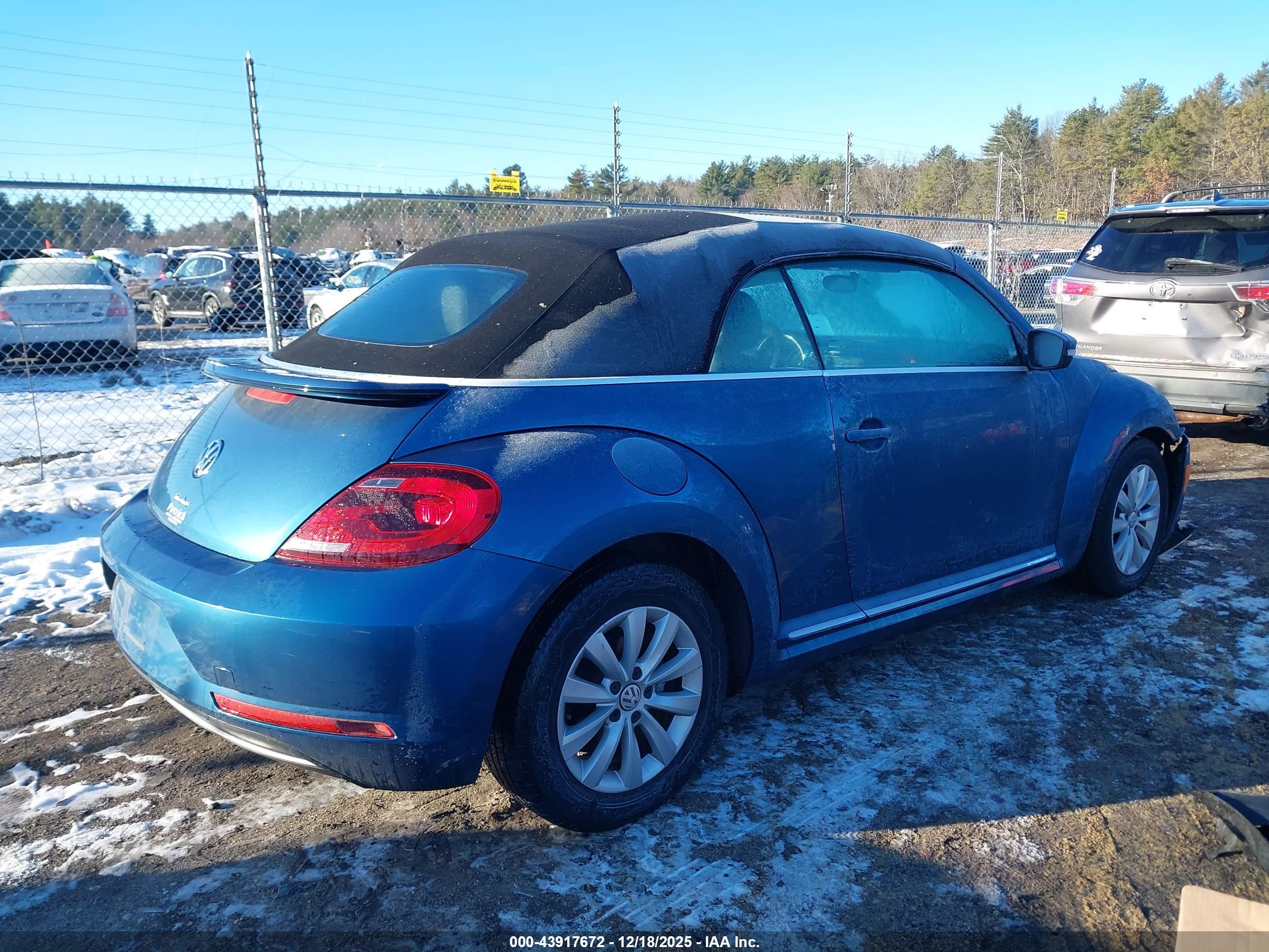 VOLKSWAGEN BEETLE image 4