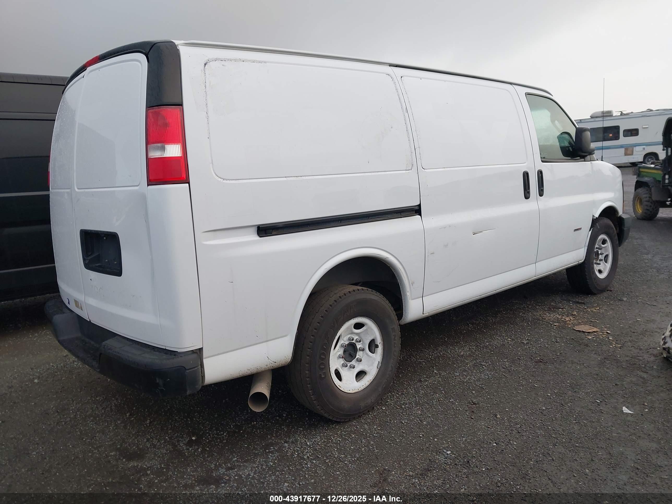 CHEVROLET EXPRESS image 4