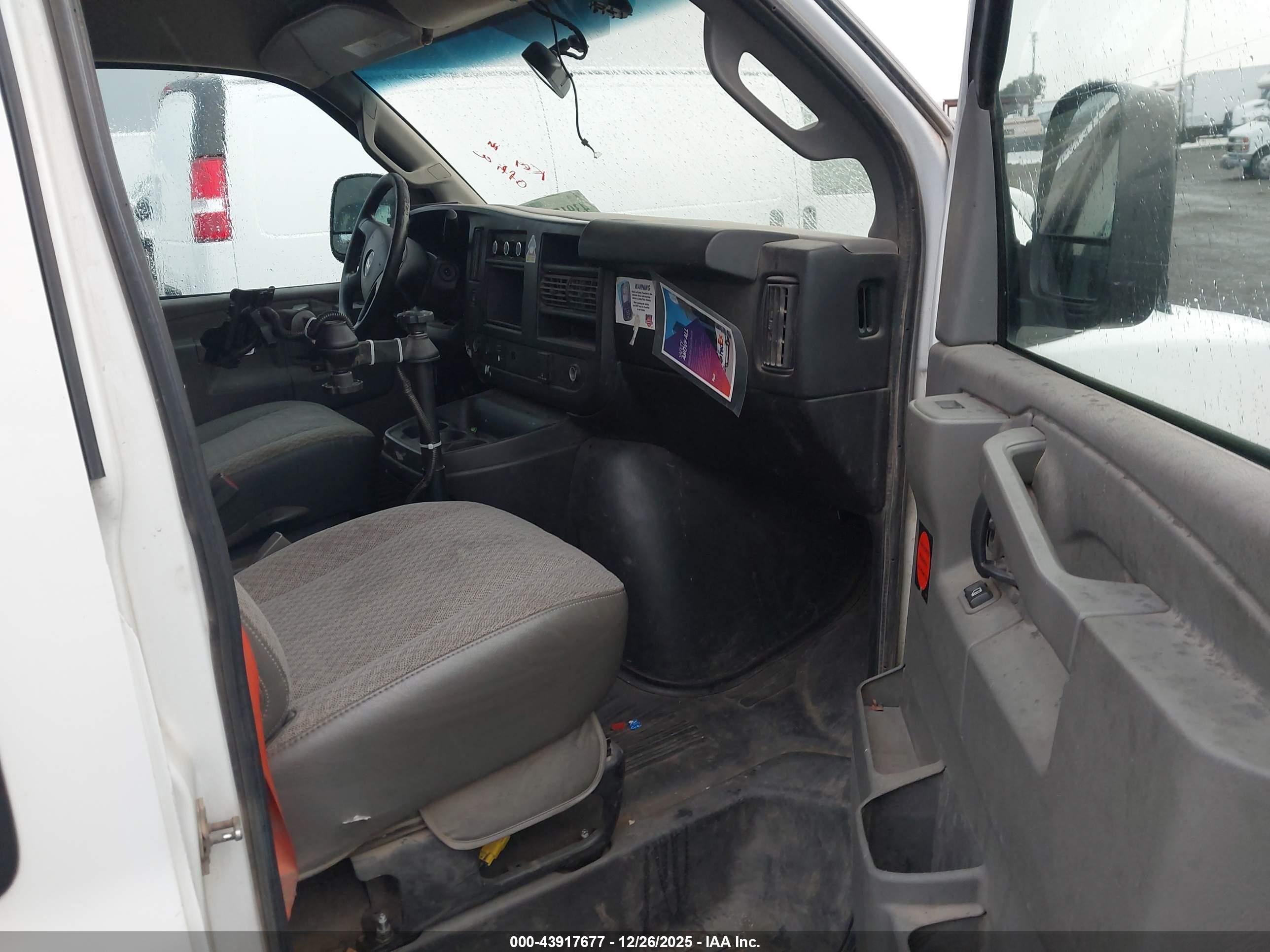 CHEVROLET EXPRESS image 5