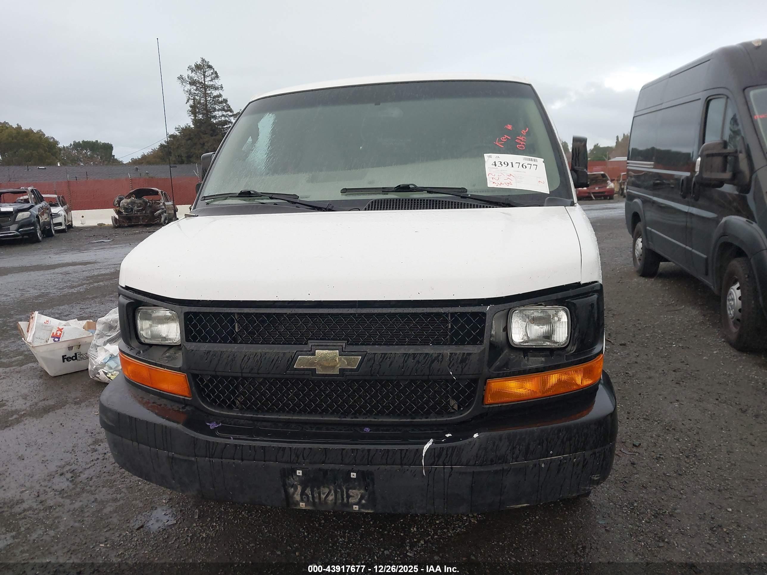 CHEVROLET EXPRESS image 6