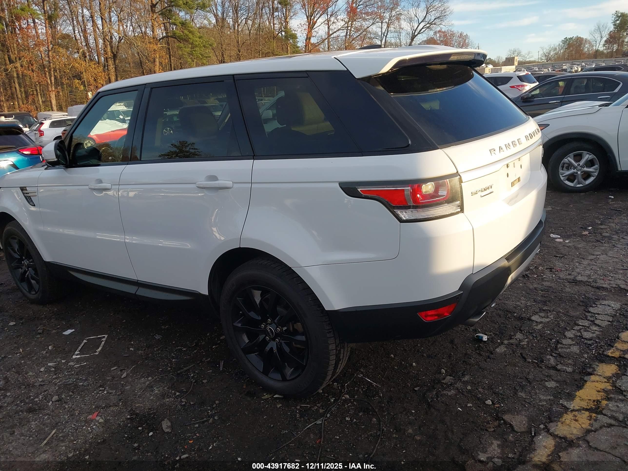 LAND ROVER image 3
