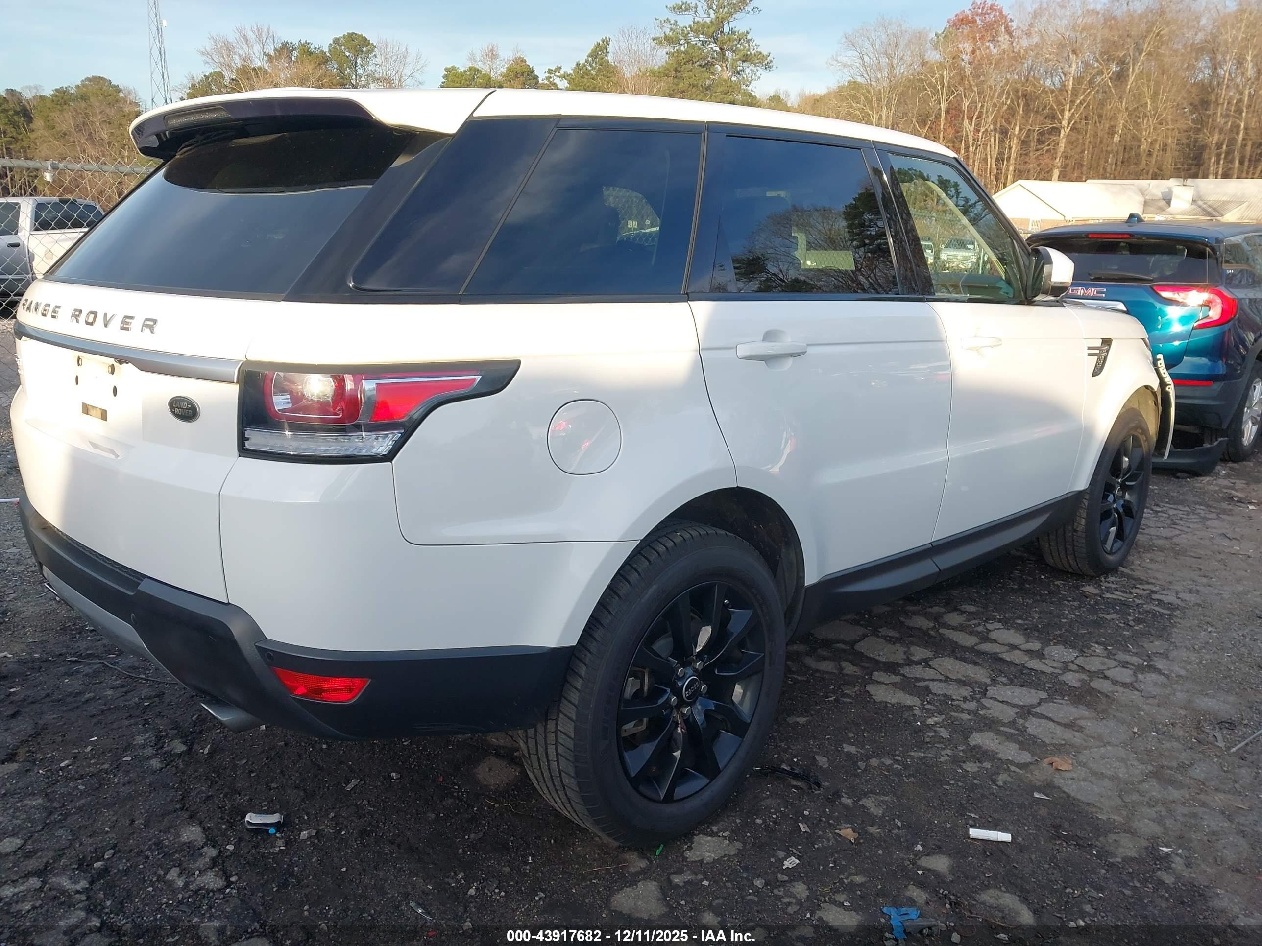 LAND ROVER image 4
