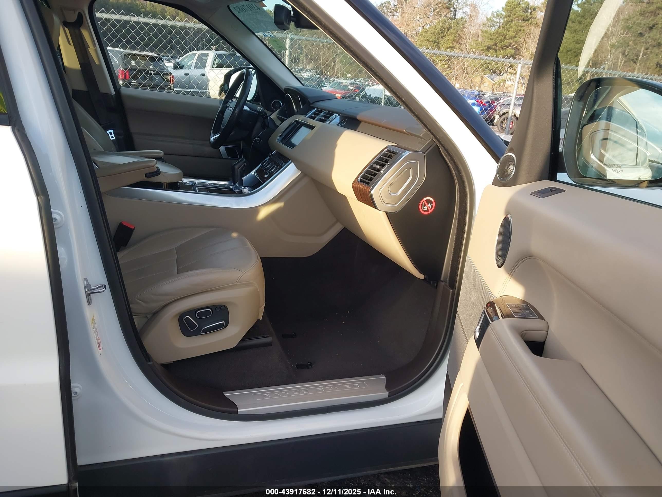 LAND ROVER image 5