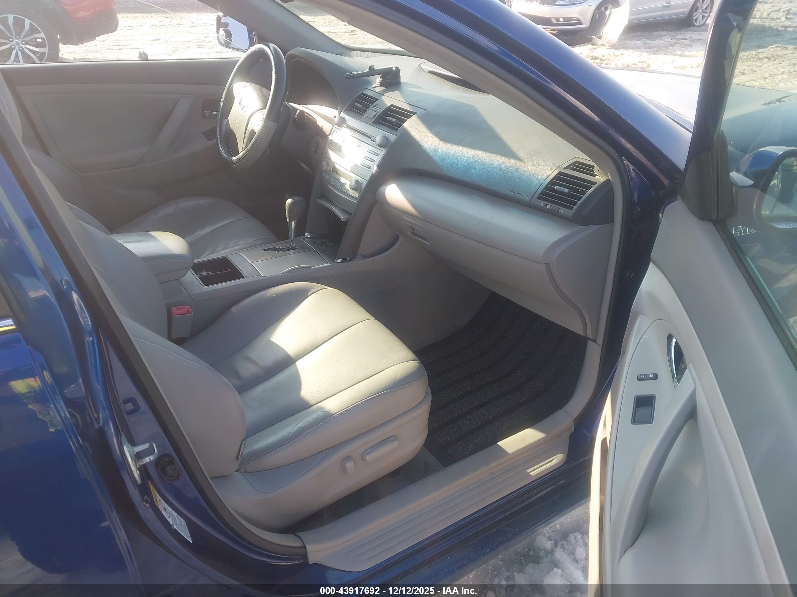 TOYOTA CAMRY image 5