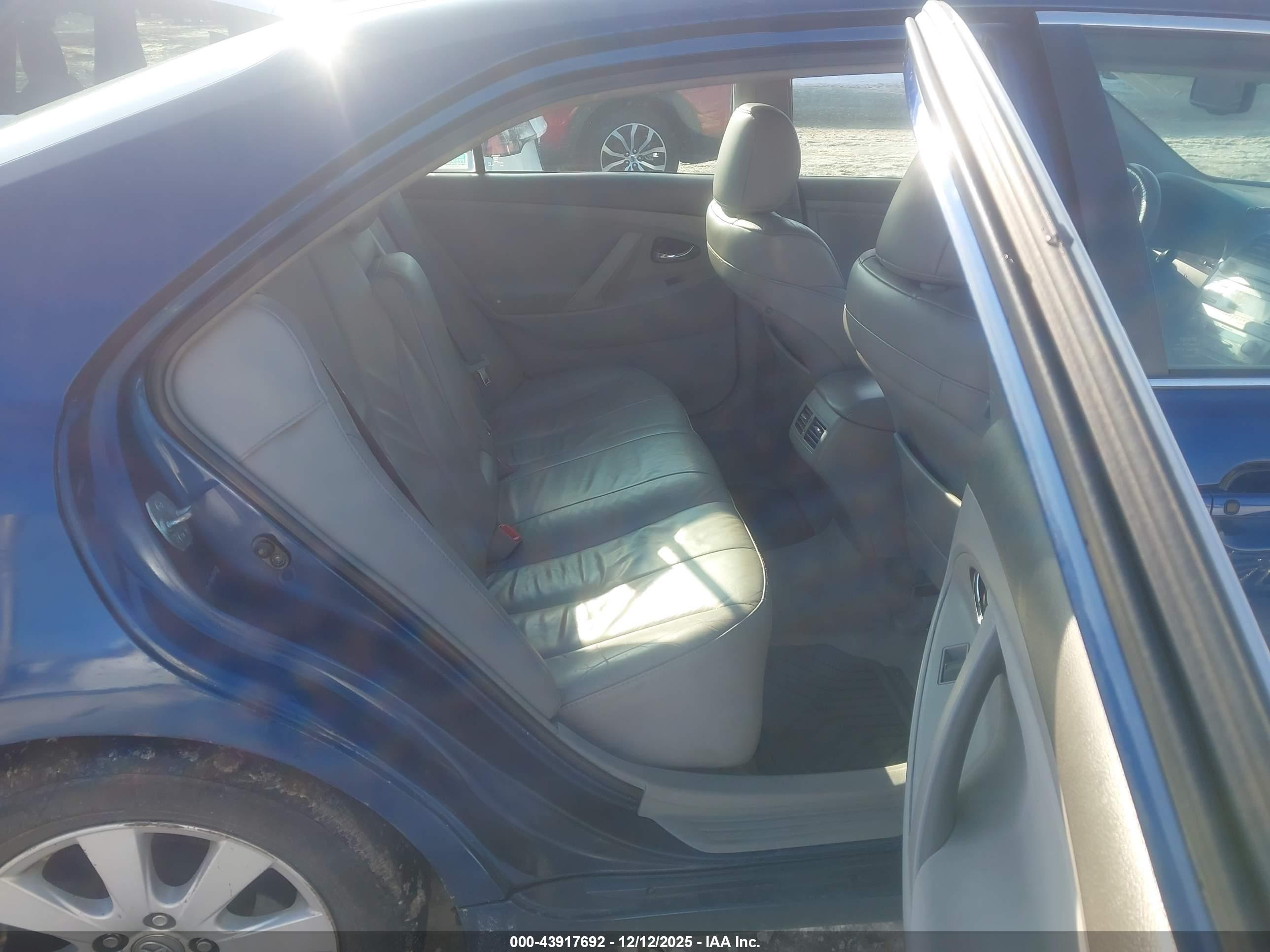 TOYOTA CAMRY image 8
