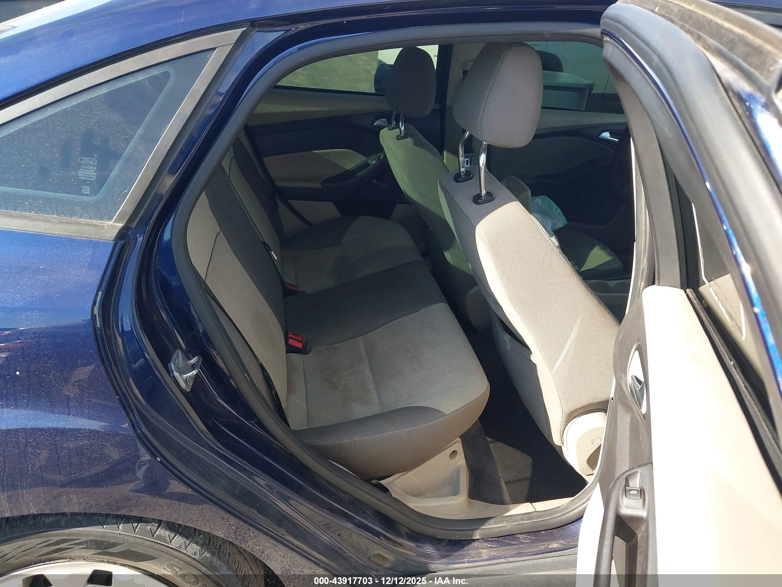 FORD FOCUS image 8