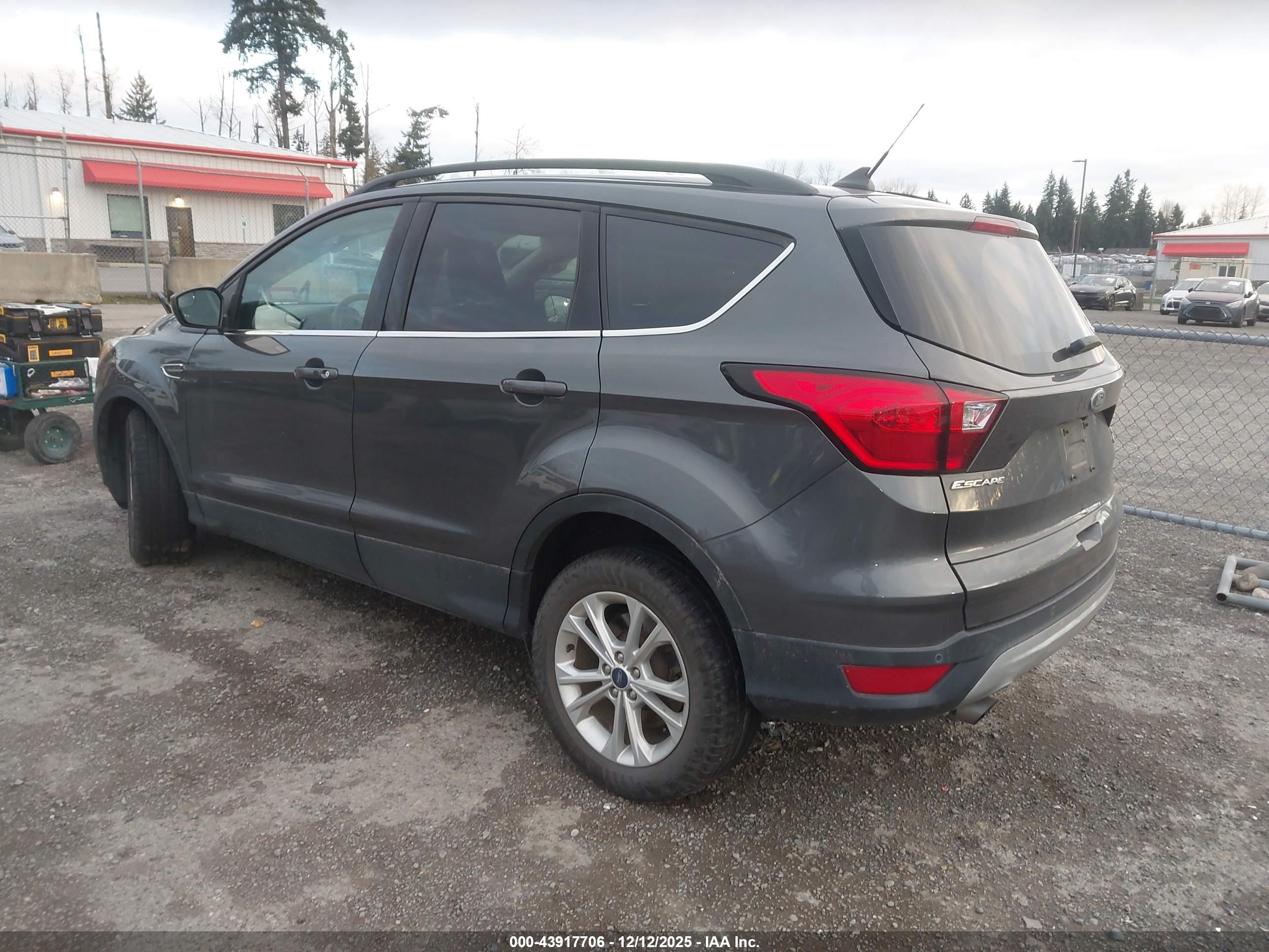 FORD ESCAPE image 3