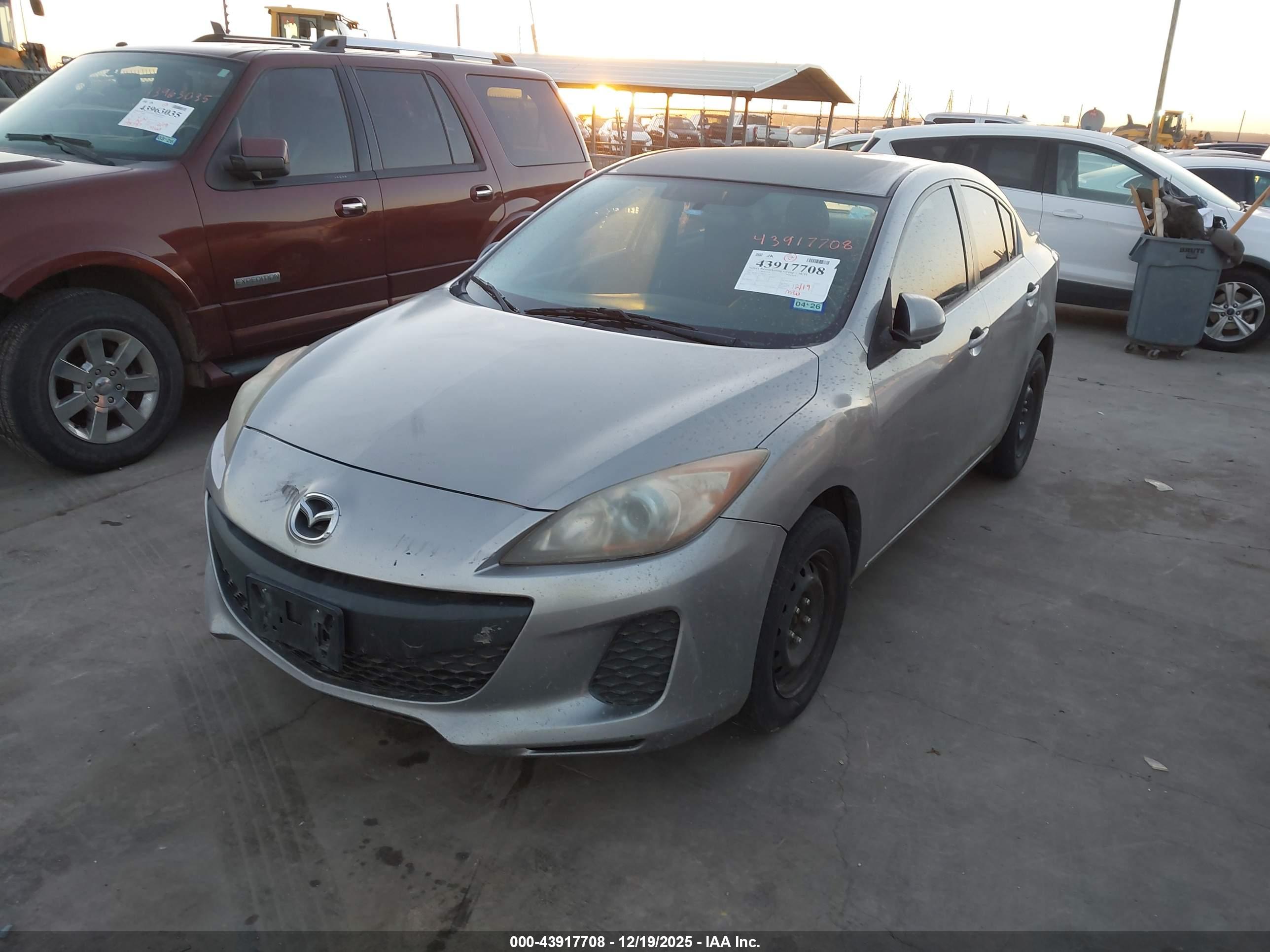 MAZDA MAZDA3 image 2