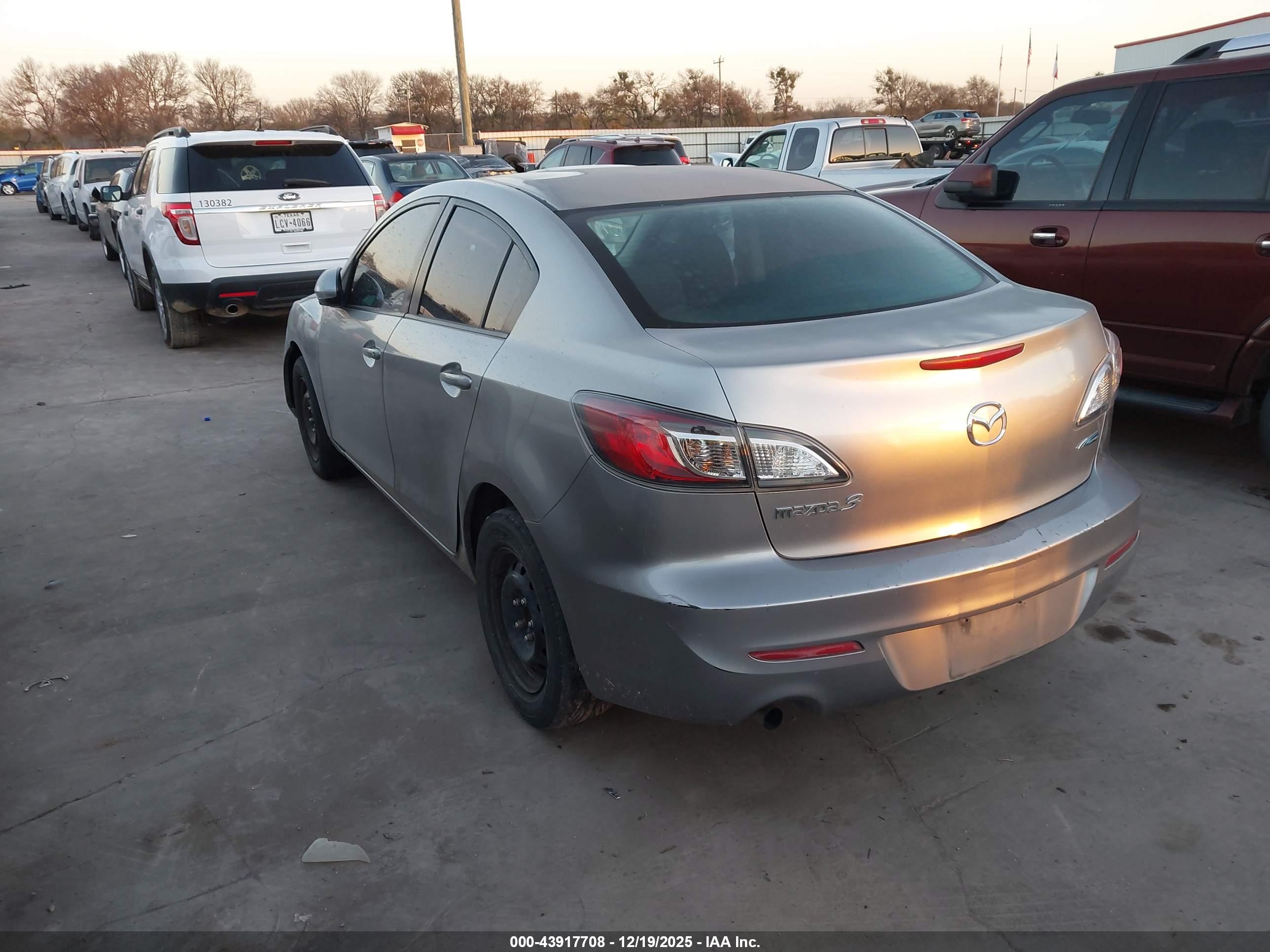 MAZDA MAZDA3 image 3
