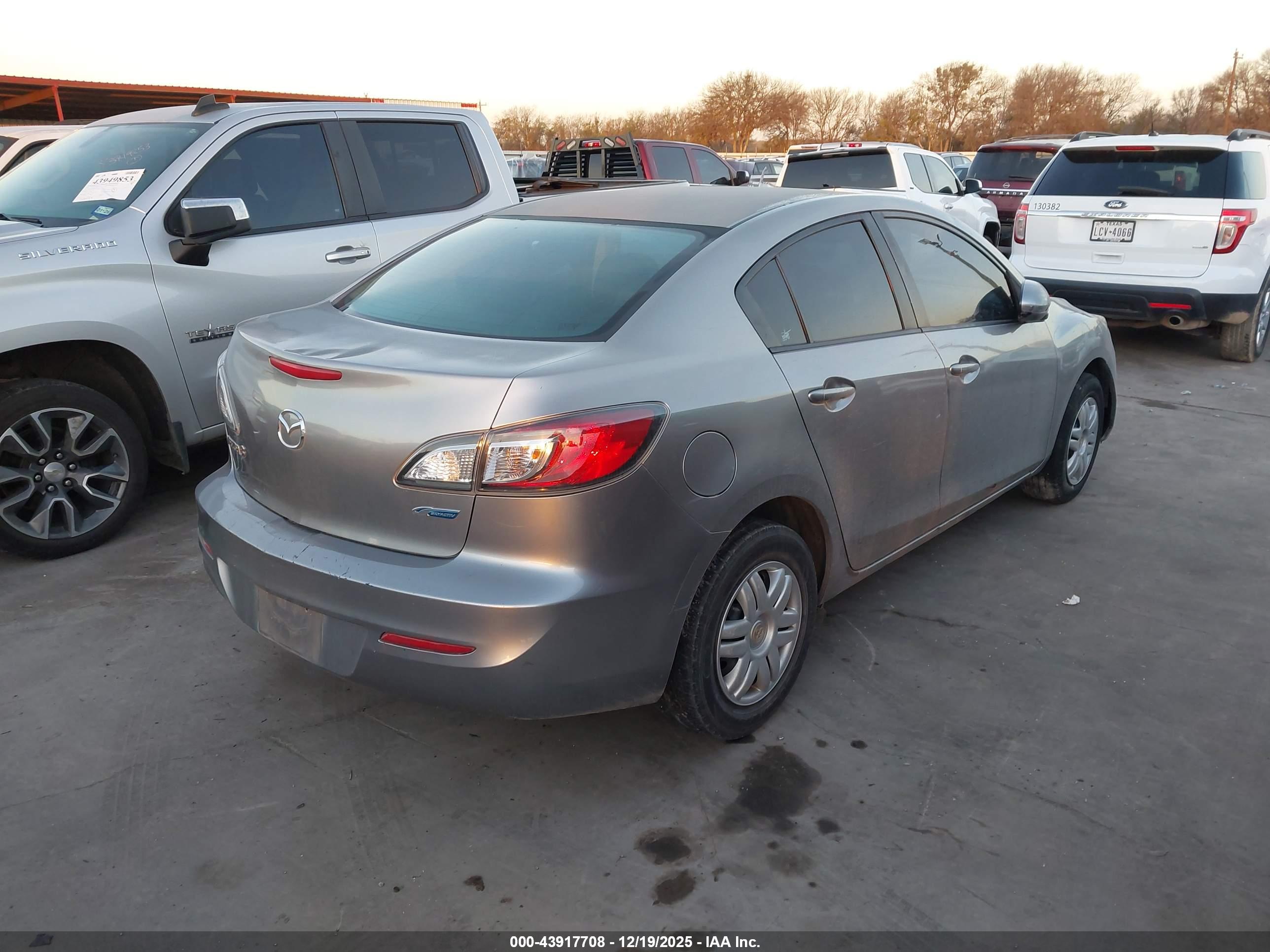 MAZDA MAZDA3 image 4