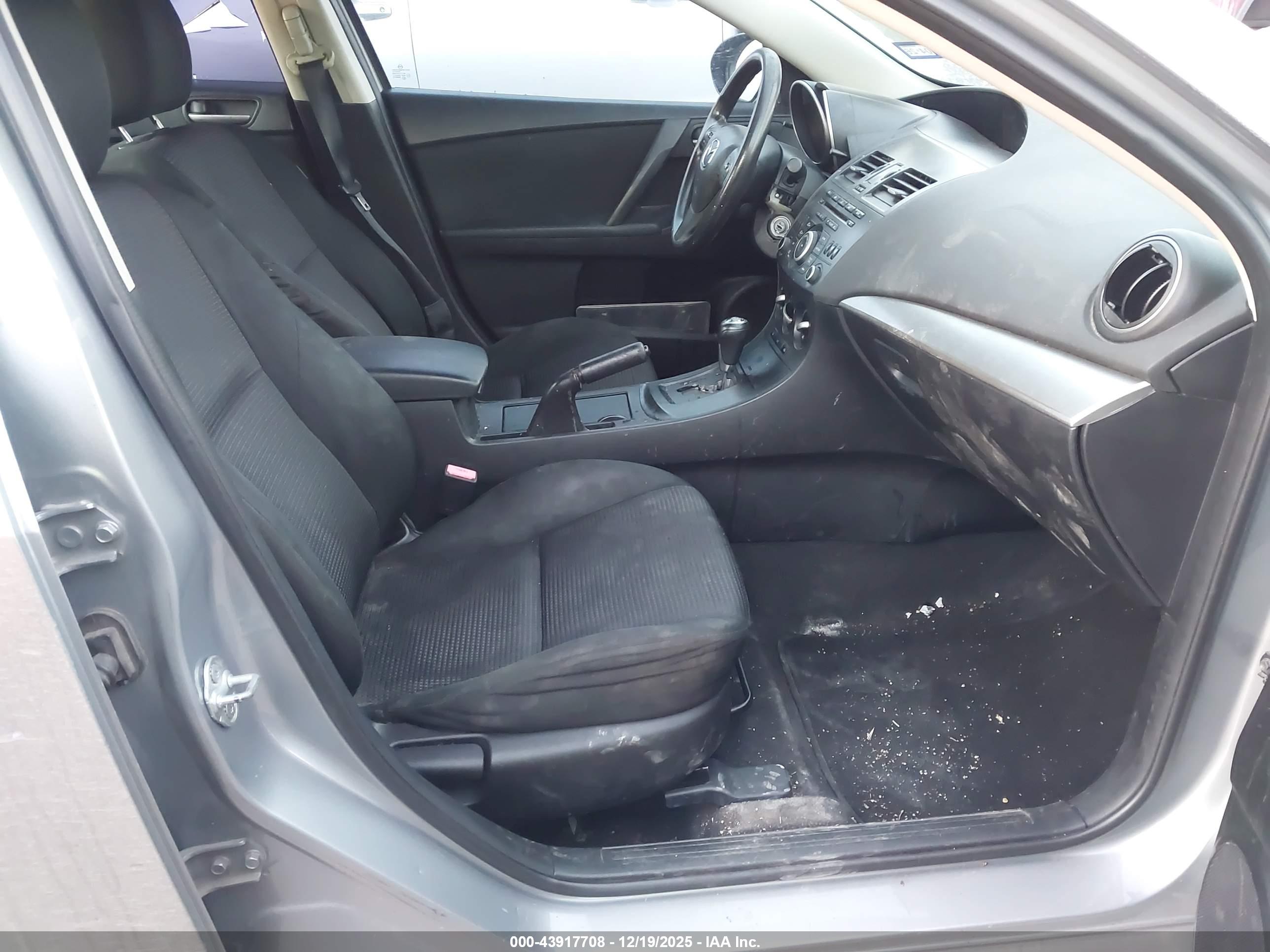MAZDA MAZDA3 image 5