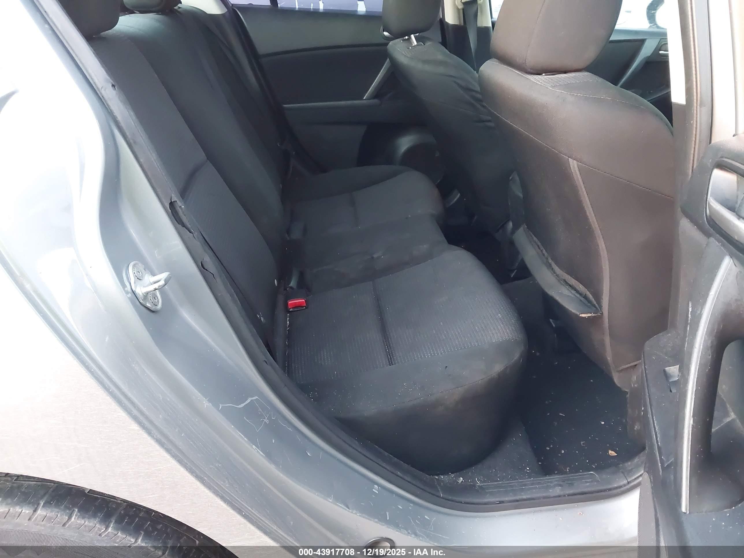 MAZDA MAZDA3 image 8