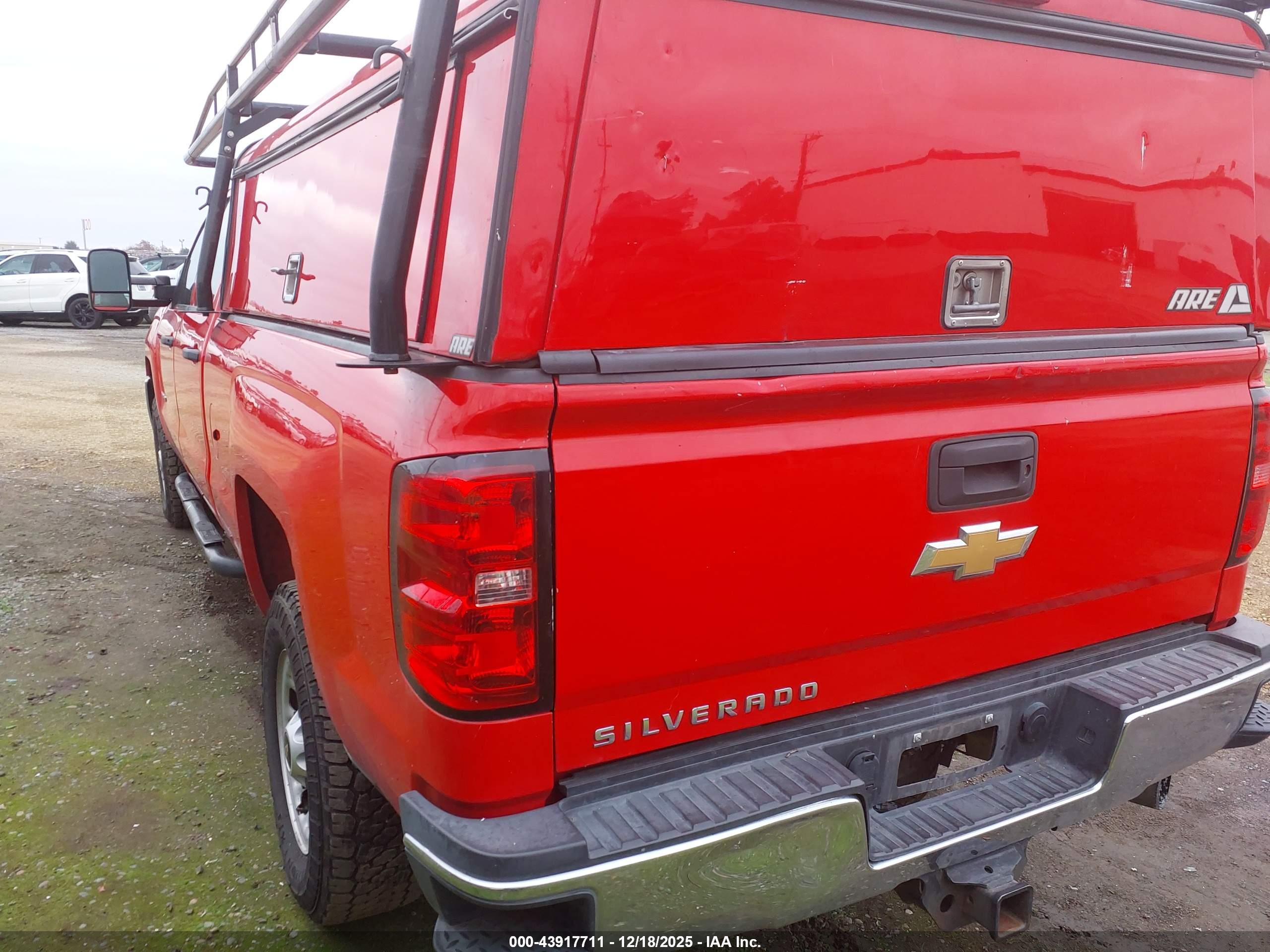 CHEVROLET SILVERADO image 3