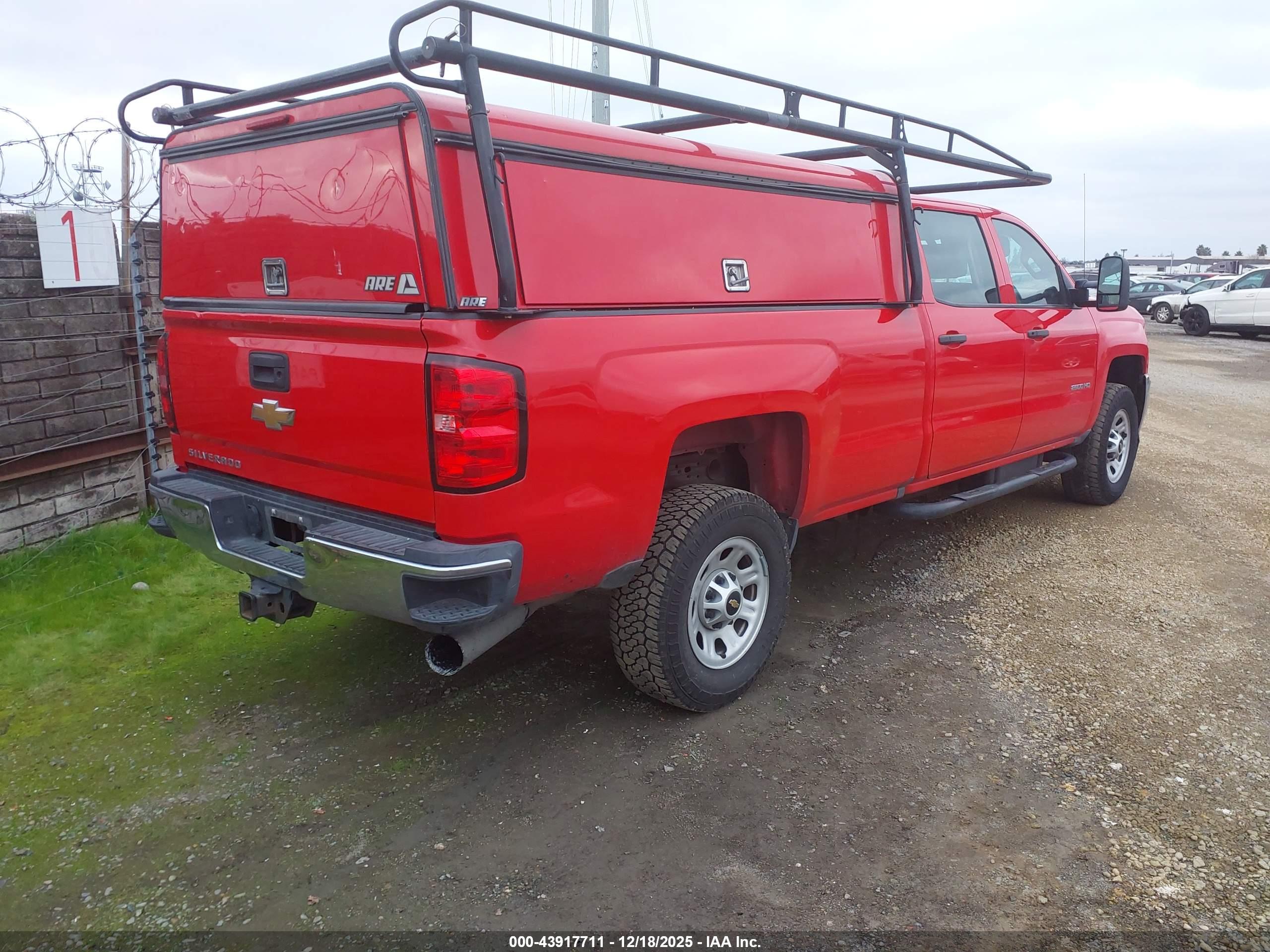 CHEVROLET SILVERADO image 4