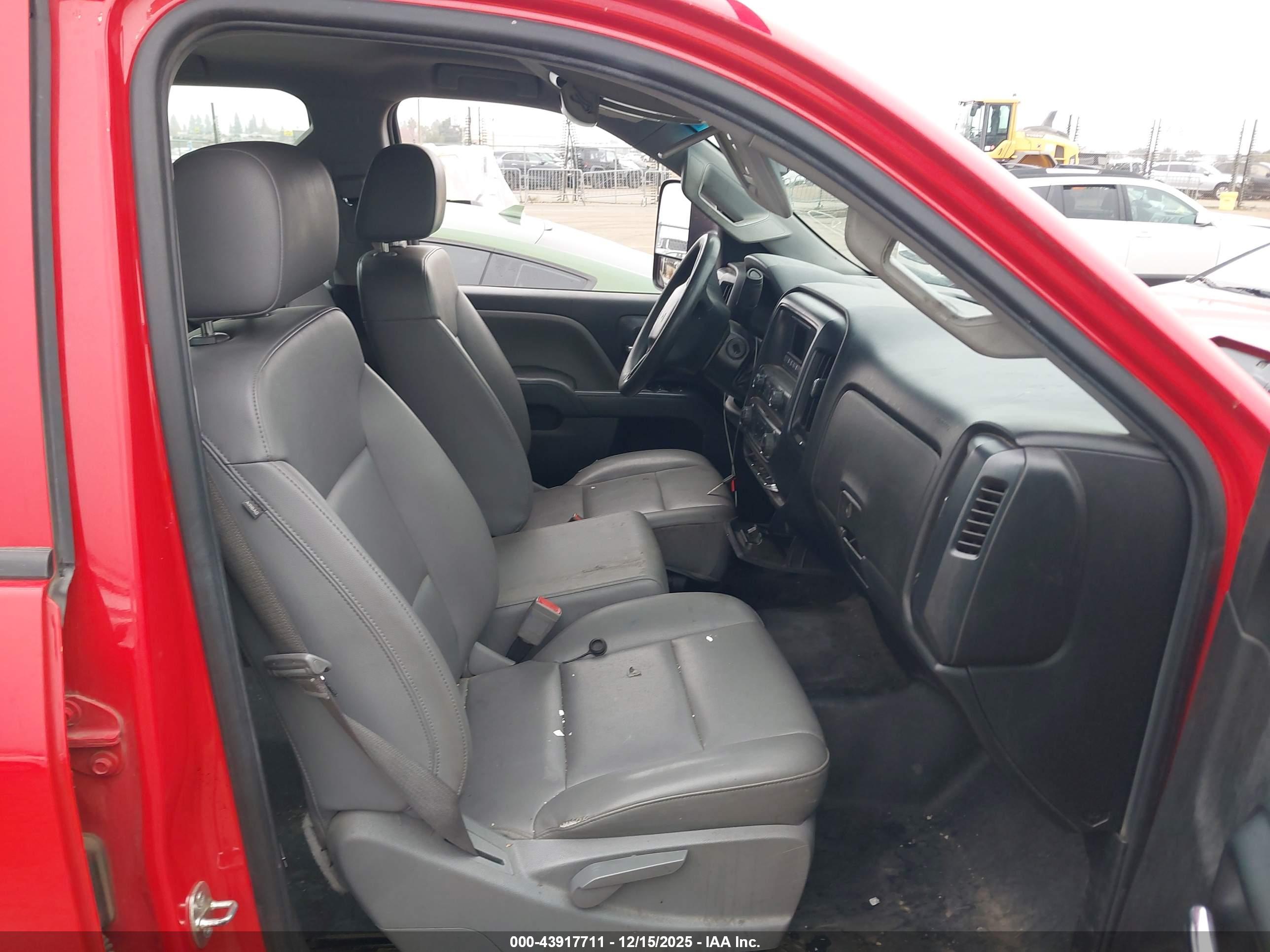 CHEVROLET SILVERADO image 5