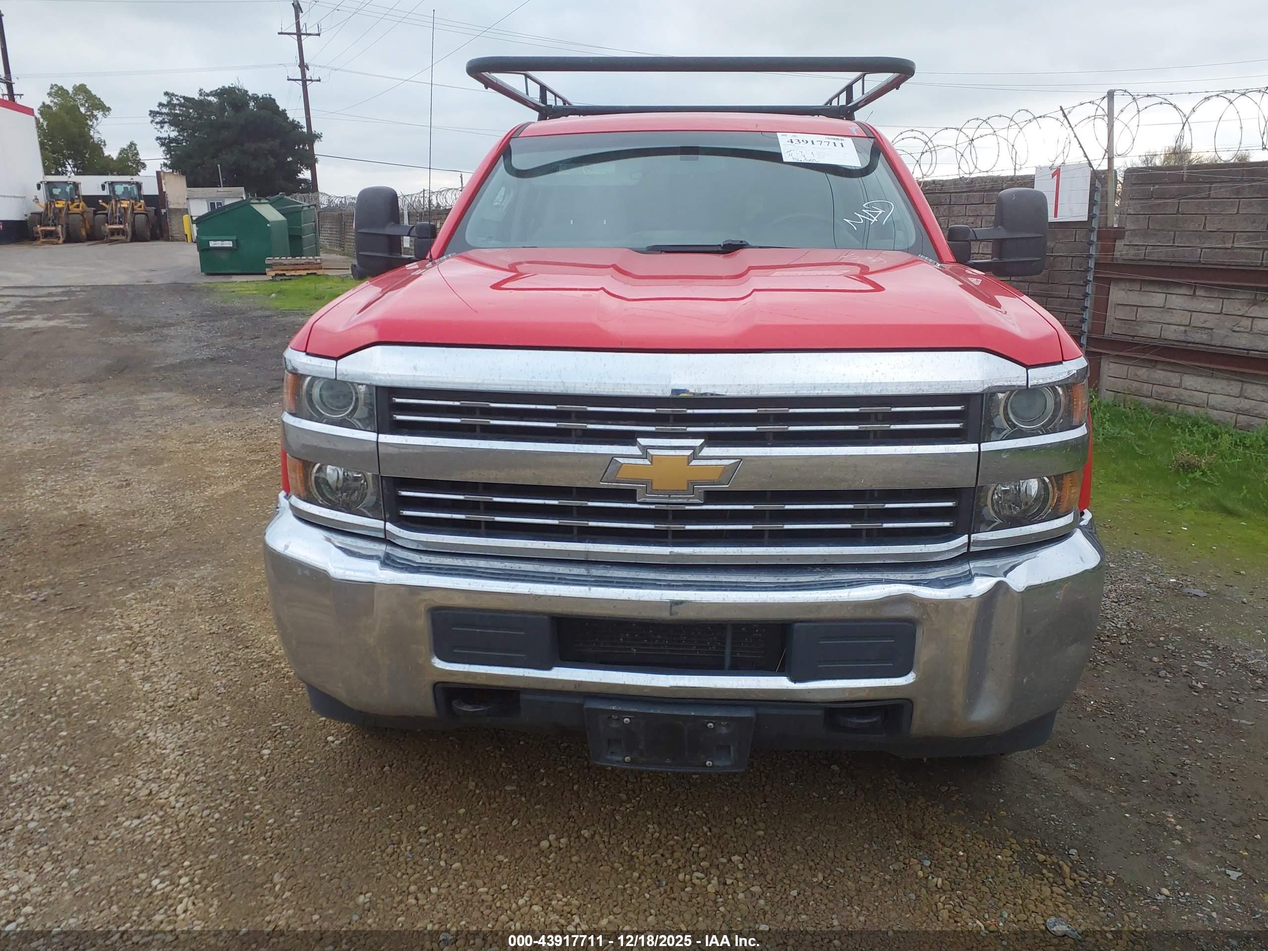 CHEVROLET SILVERADO image 6