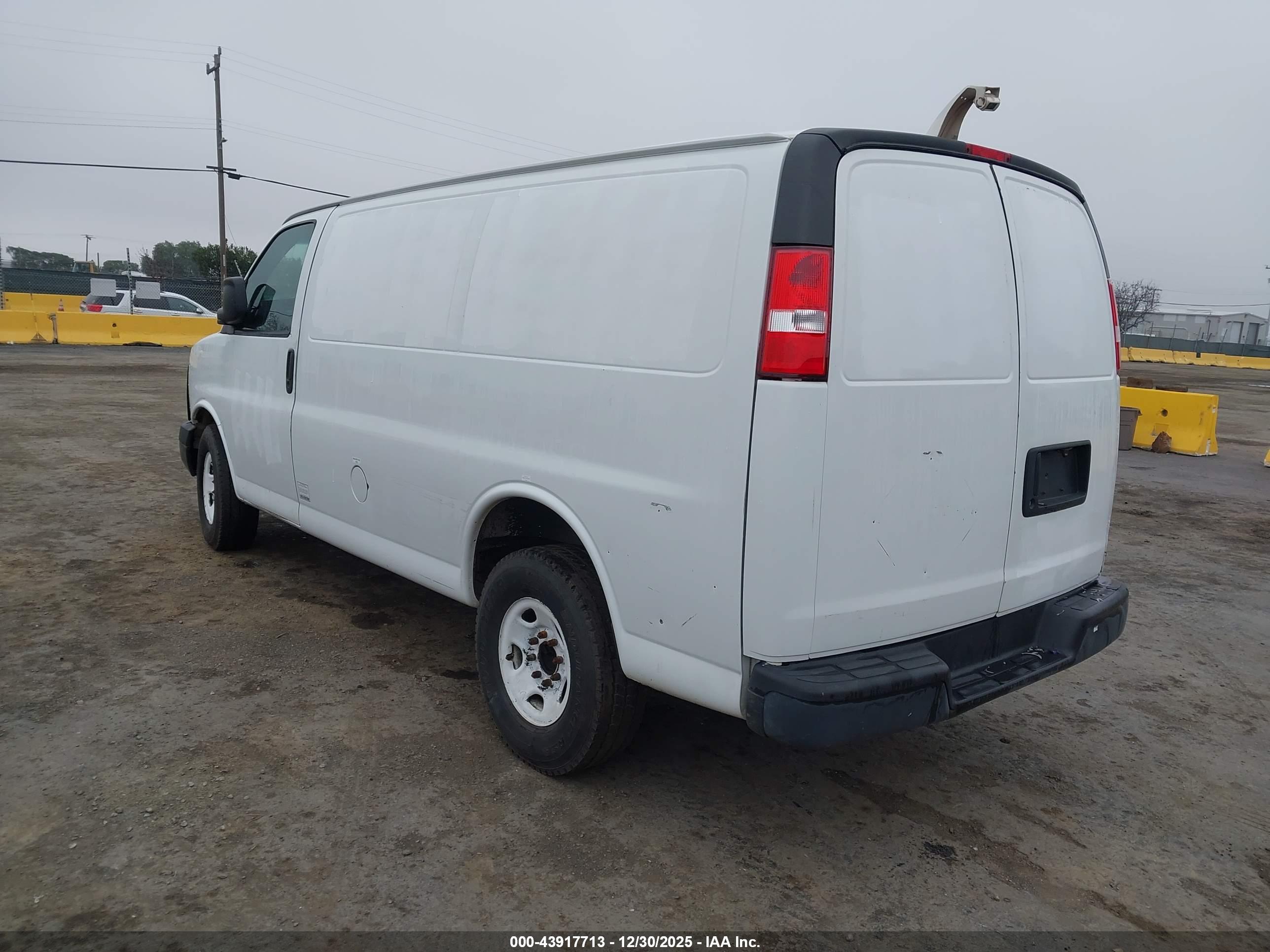 GMC SAVANA image 3