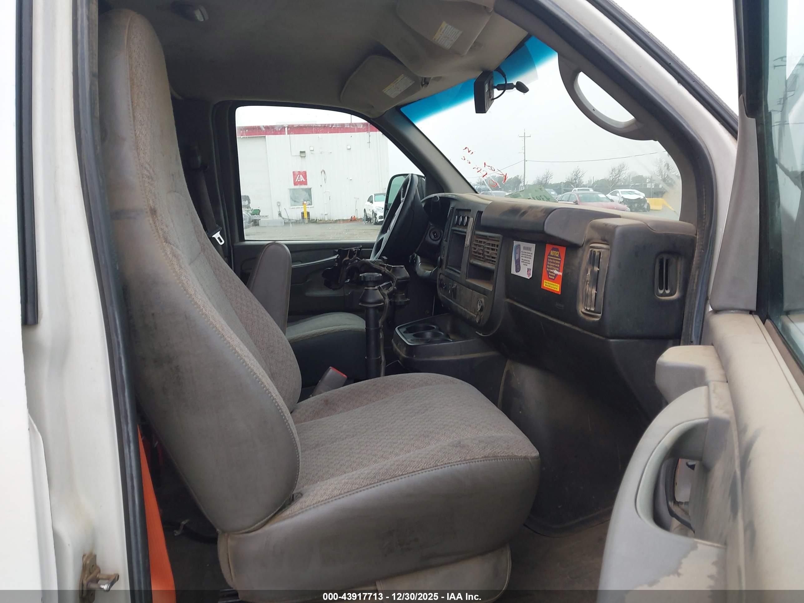 GMC SAVANA image 5