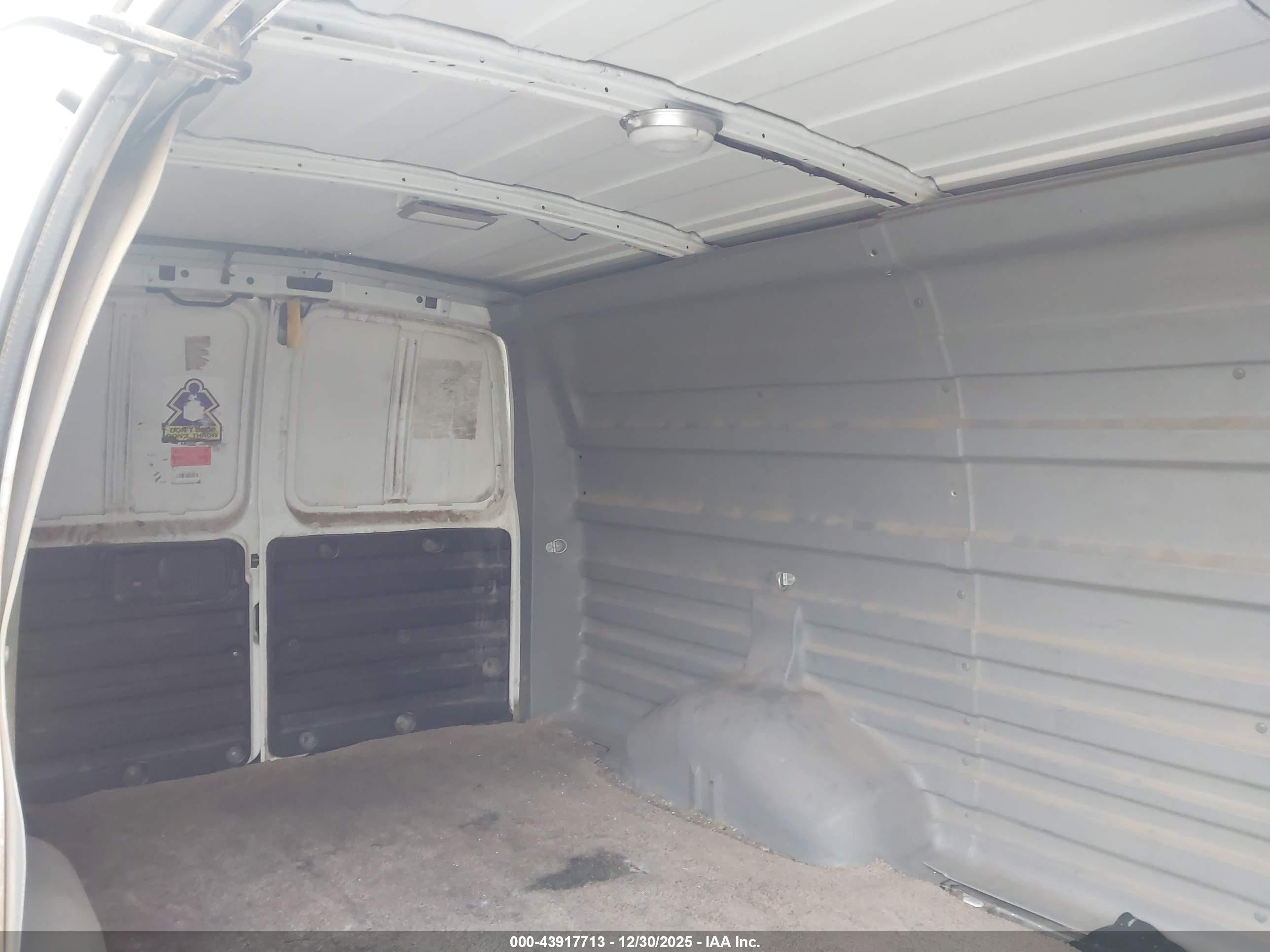 GMC SAVANA image 8