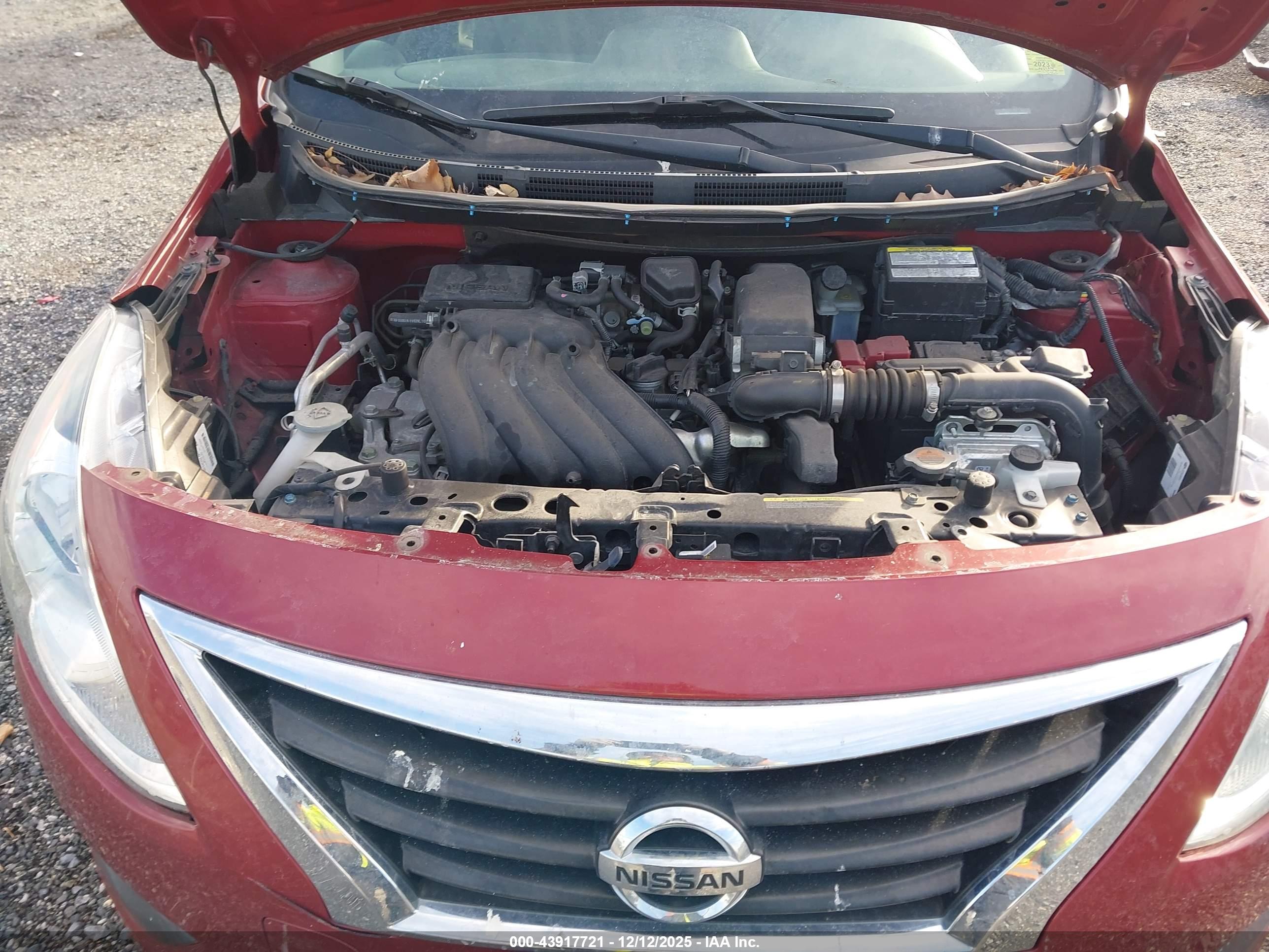 NISSAN VERSA image 10