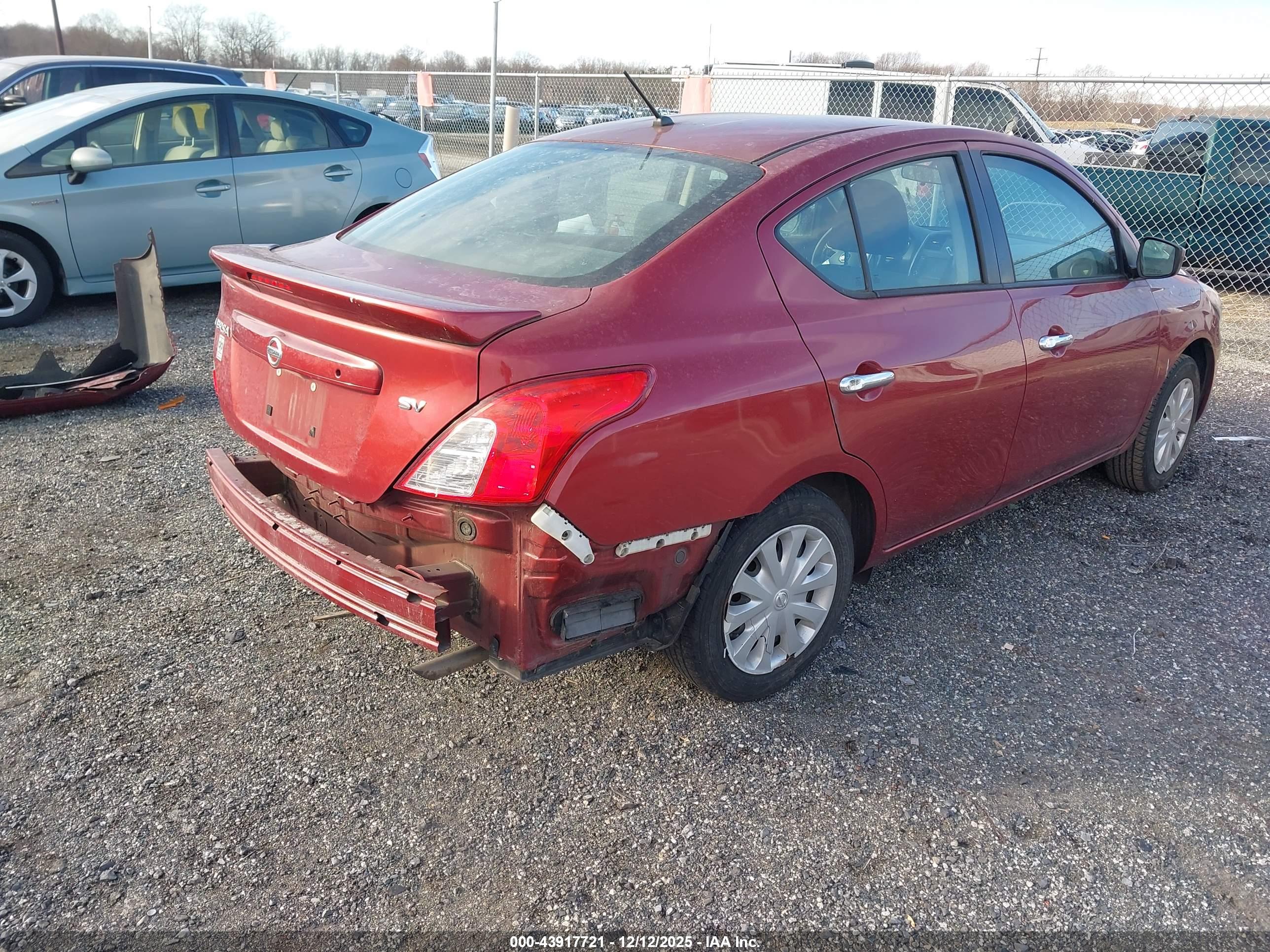 NISSAN VERSA image 4