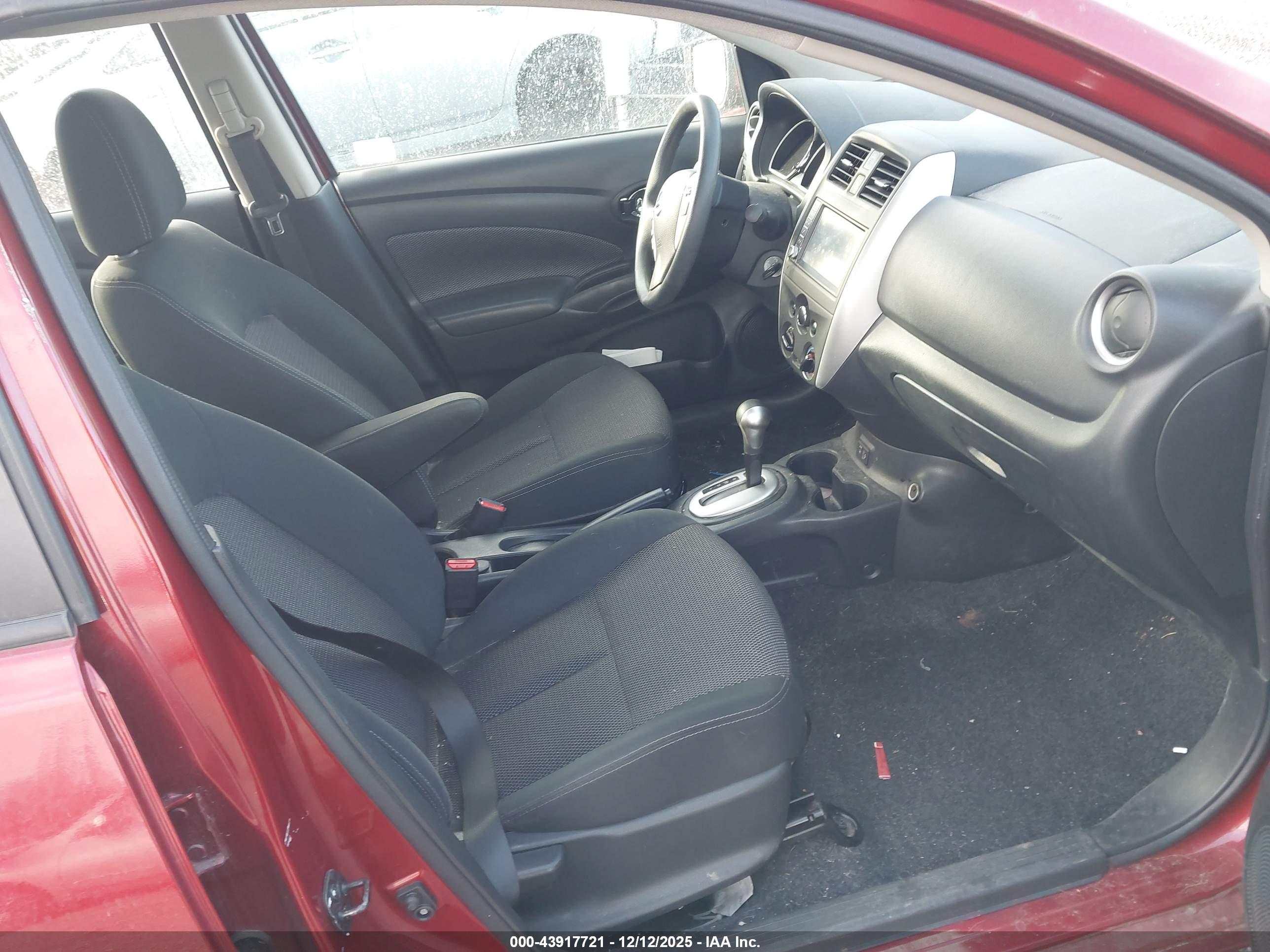 NISSAN VERSA image 5