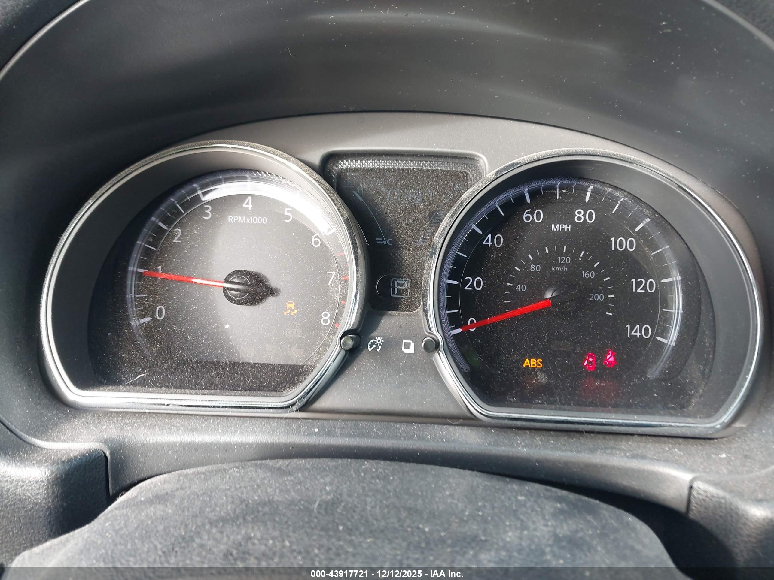 NISSAN VERSA image 7