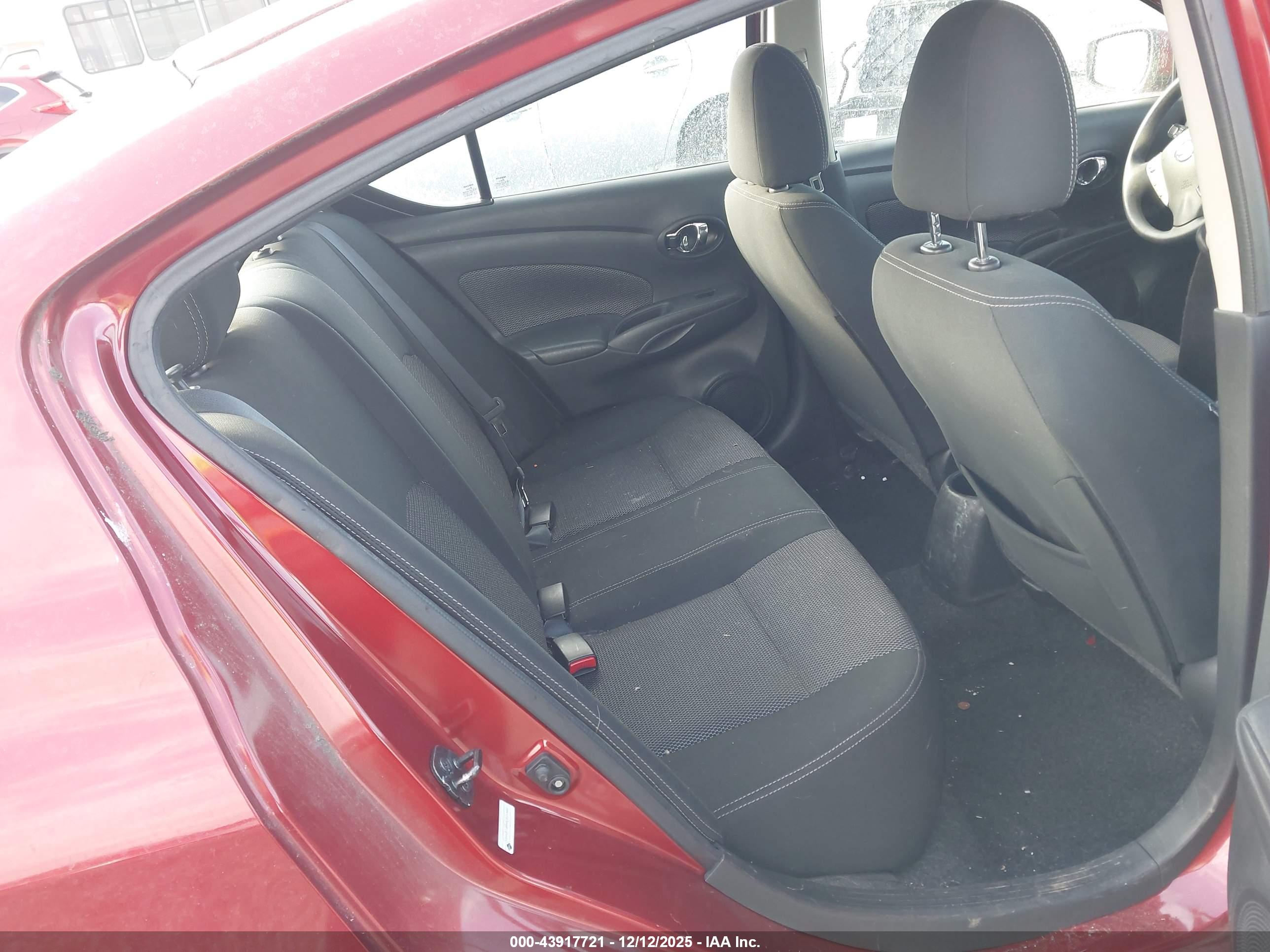 NISSAN VERSA image 8