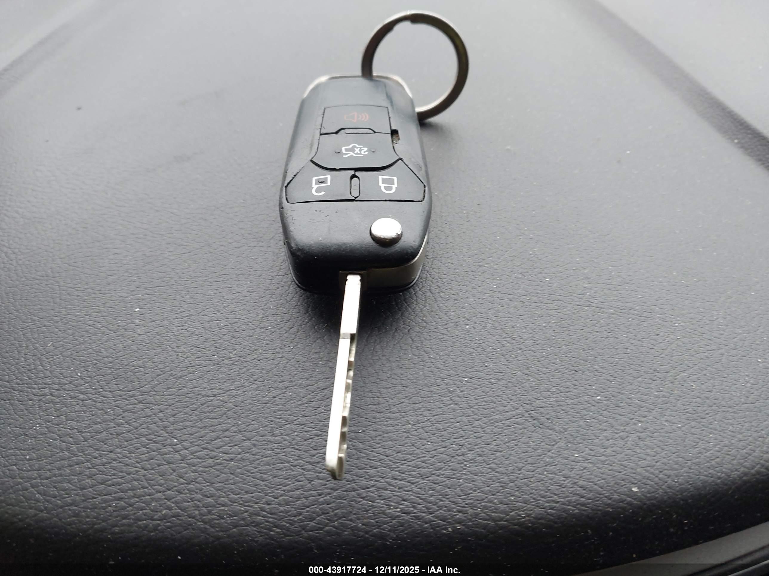 FORD FUSION image 11