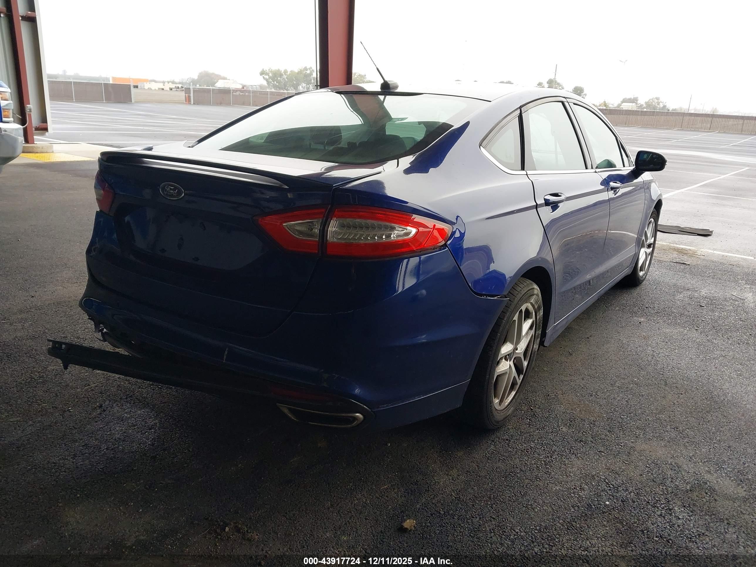 FORD FUSION image 4