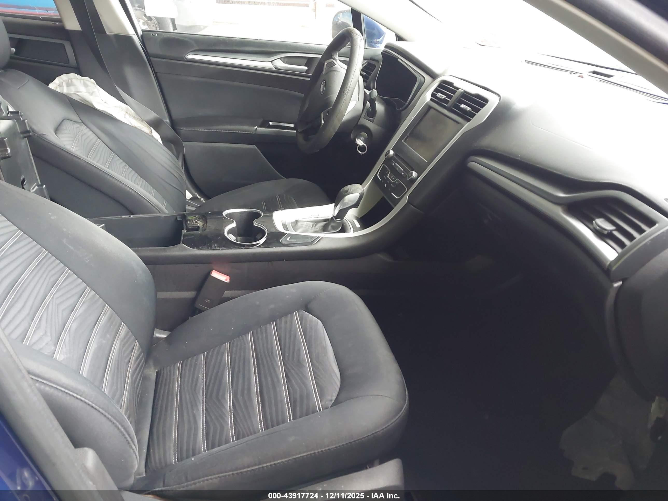 FORD FUSION image 5