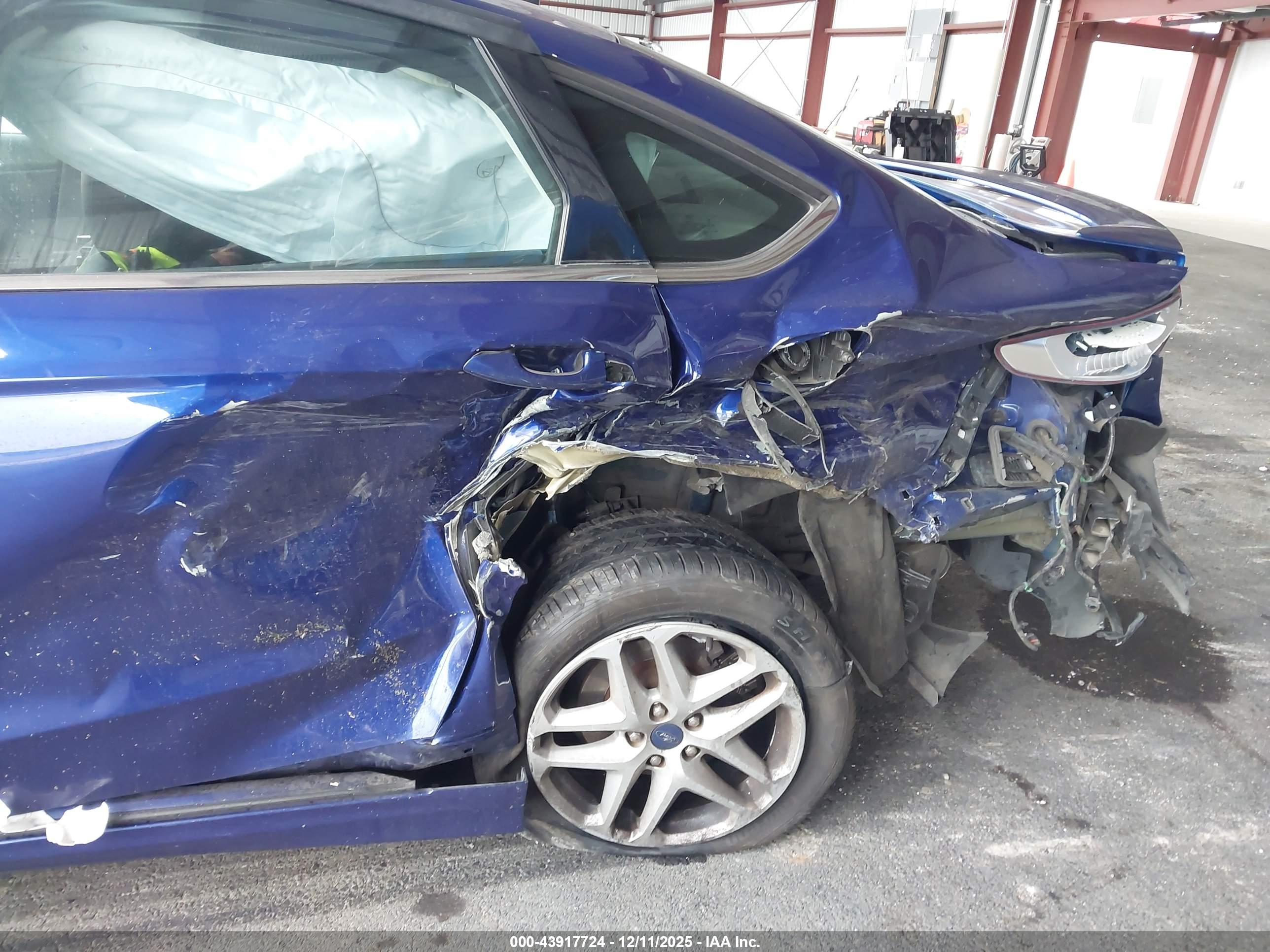 FORD FUSION image 6