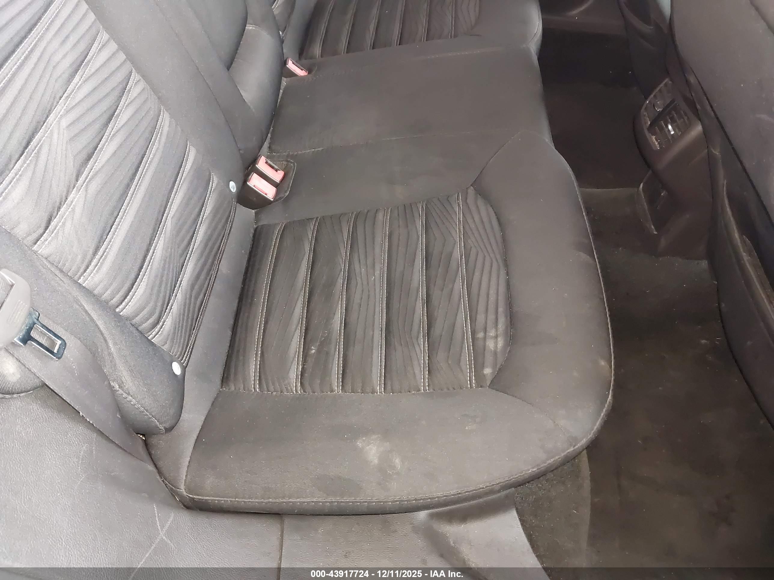 FORD FUSION image 8