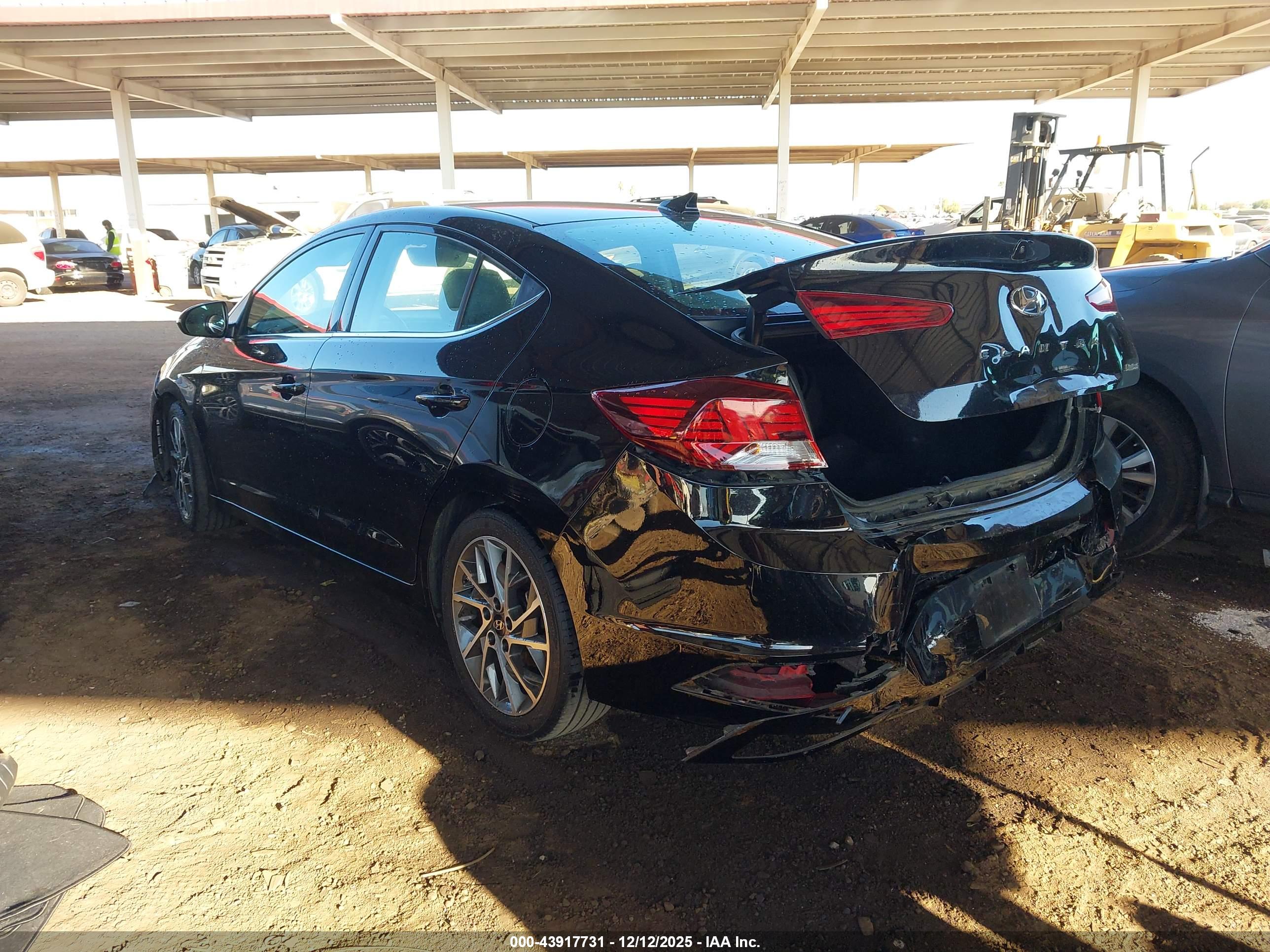 HYUNDAI ELANTRA image 3