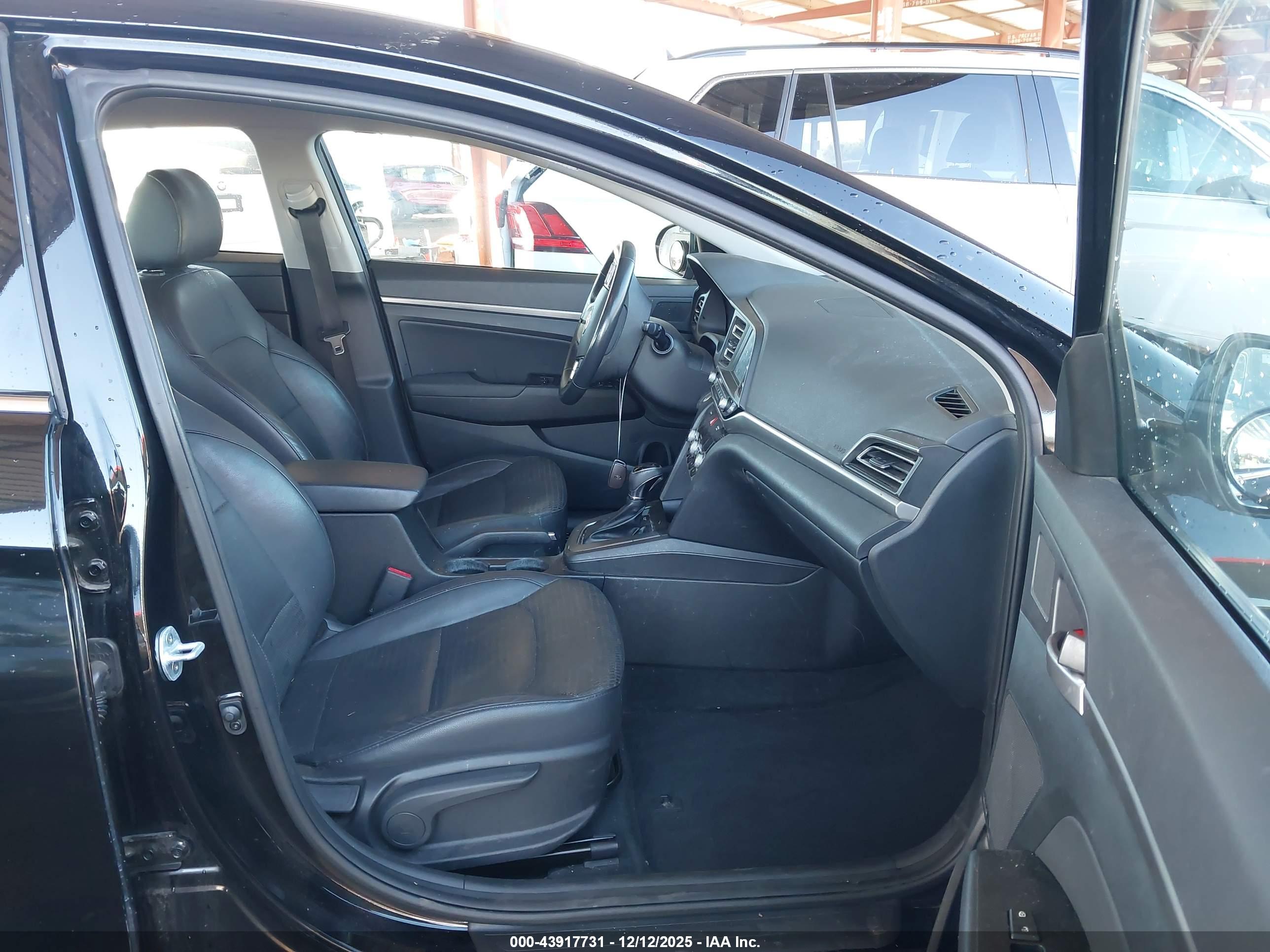 HYUNDAI ELANTRA image 5