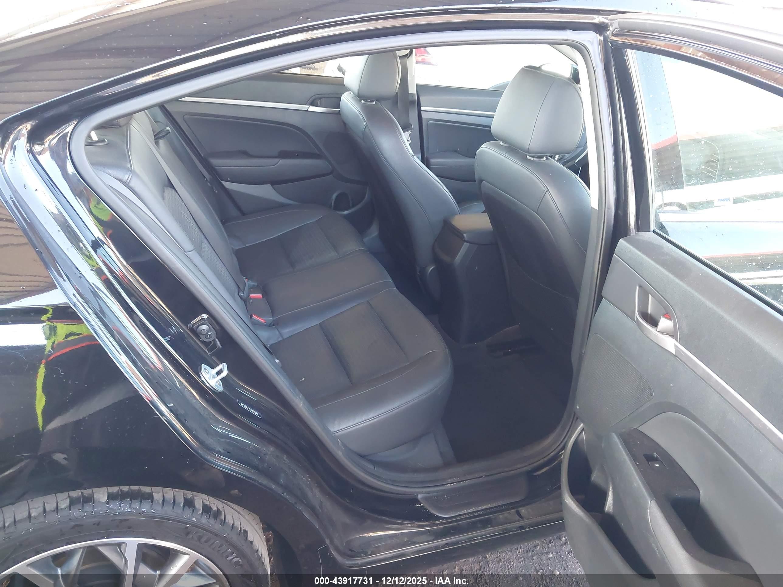 HYUNDAI ELANTRA image 8