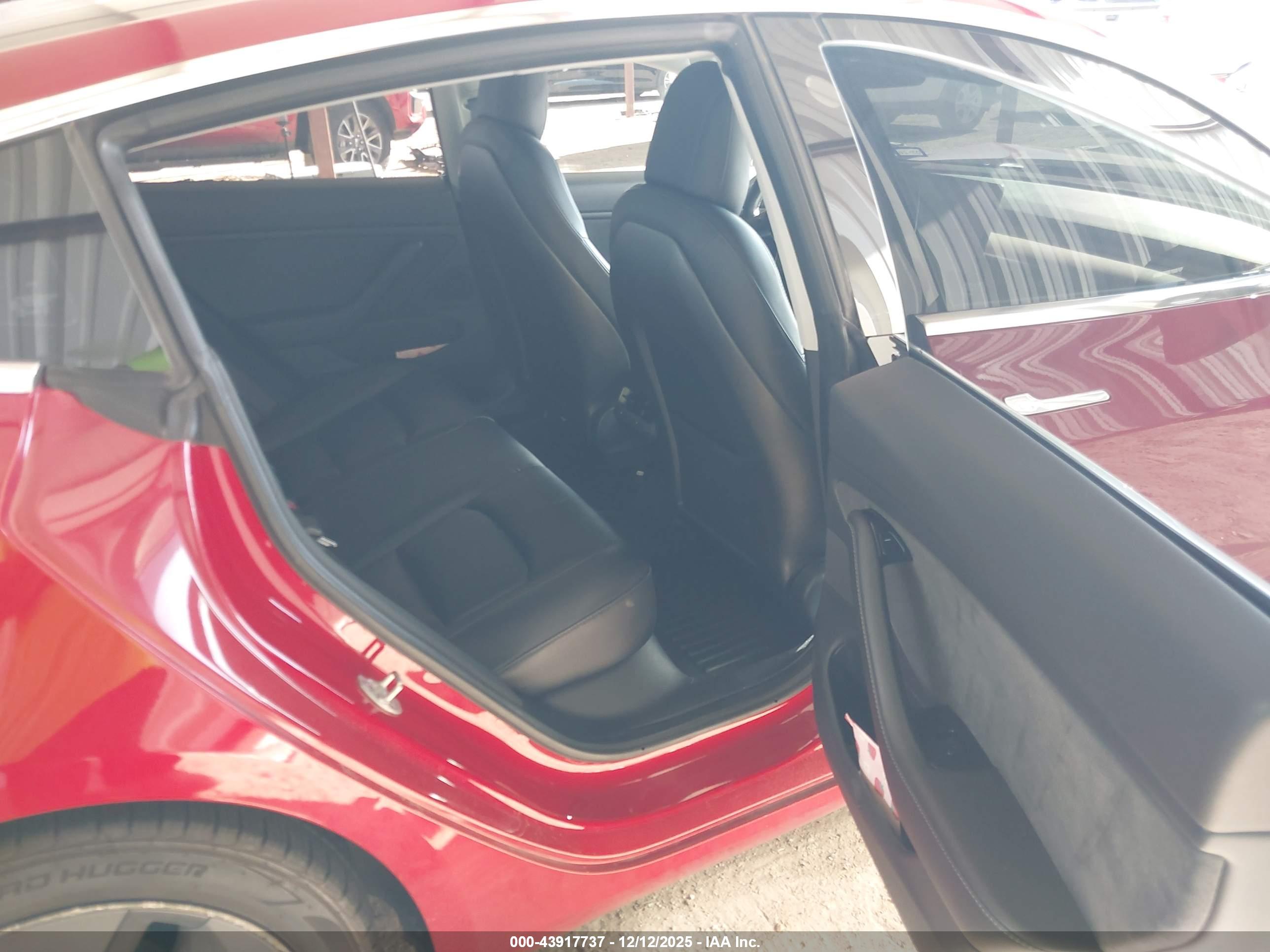 TESLA MODEL image 8