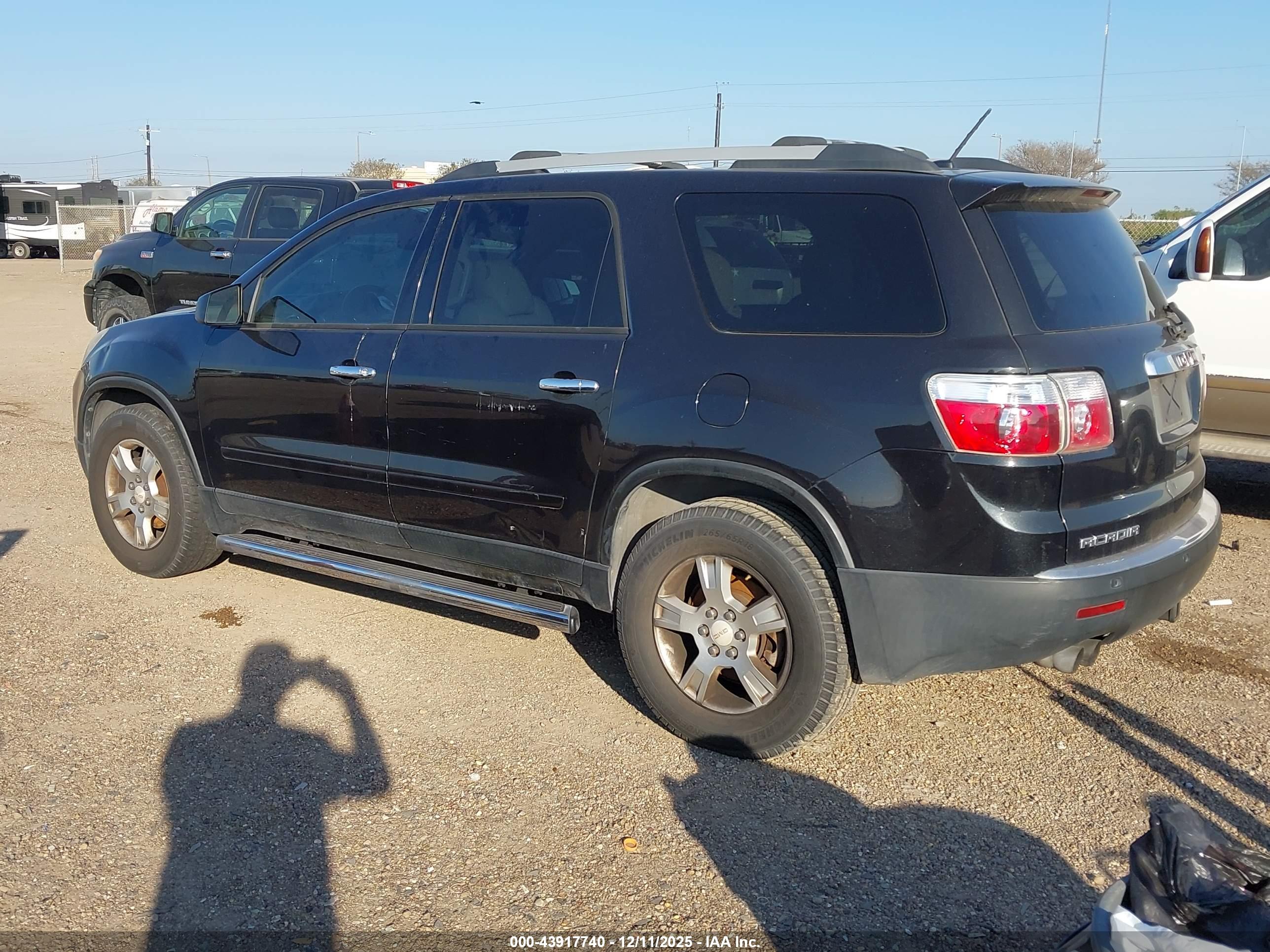 GMC ACADIA image 3