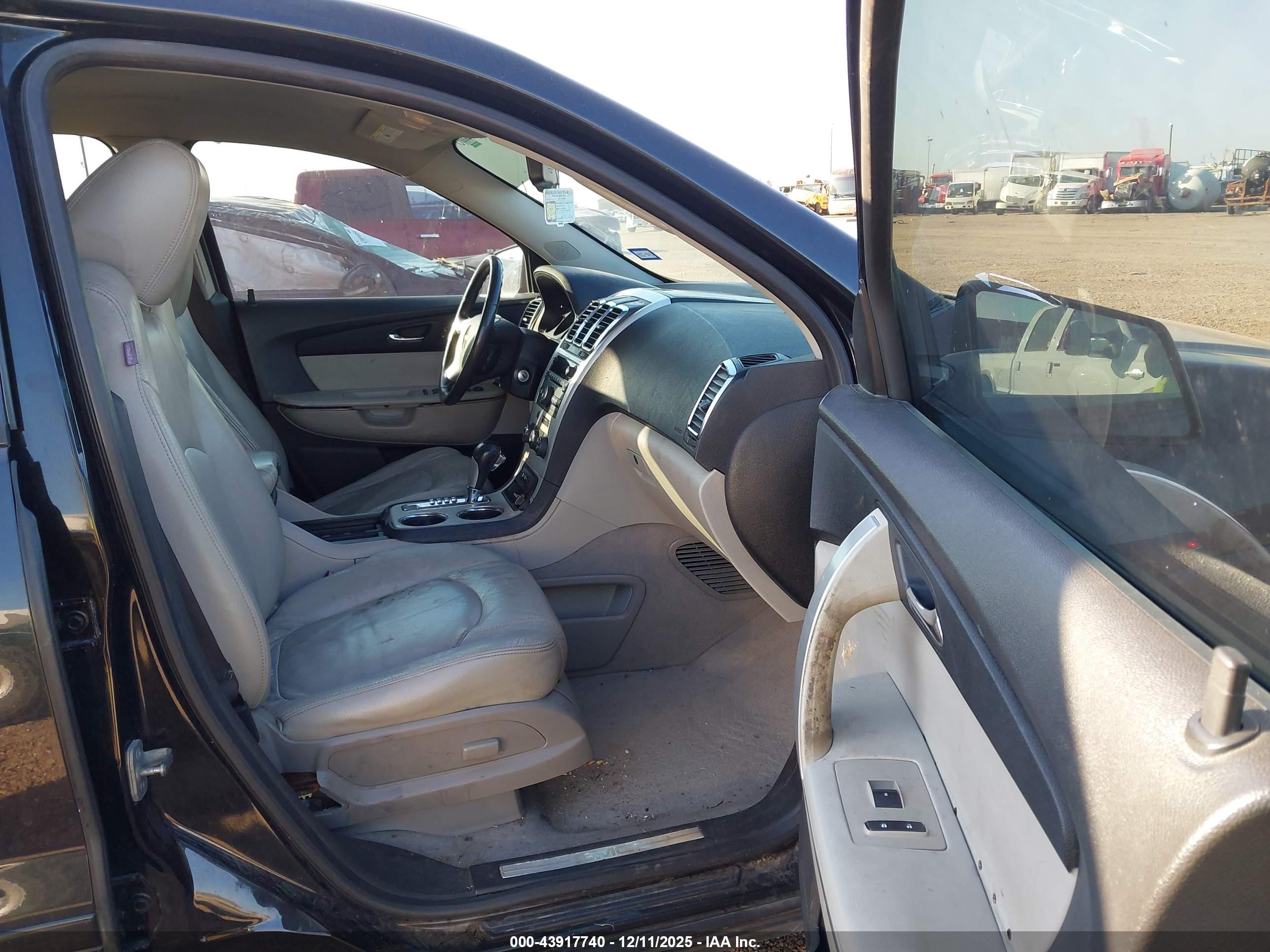 GMC ACADIA image 5