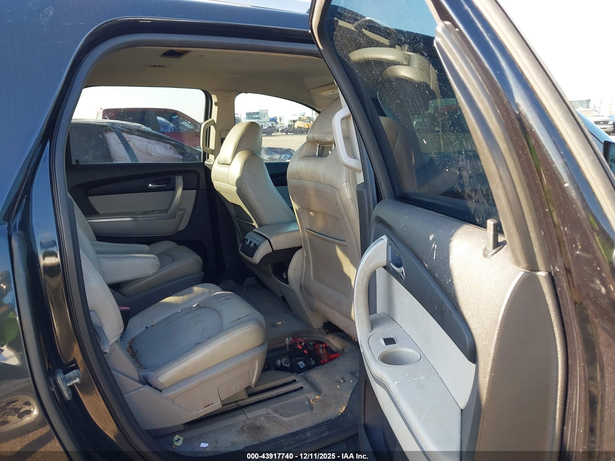GMC ACADIA image 8
