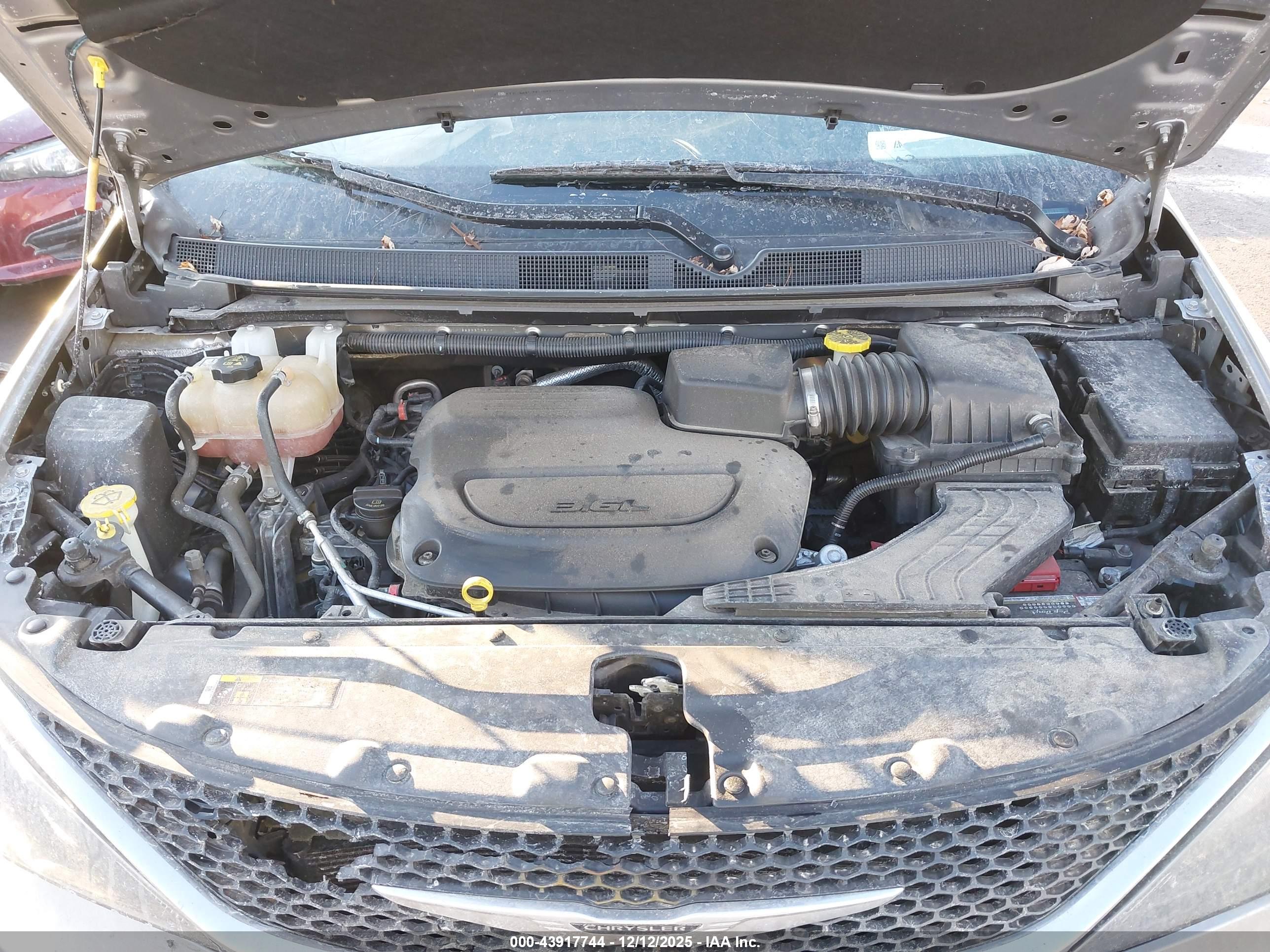 CHRYSLER VOYAGER image 10