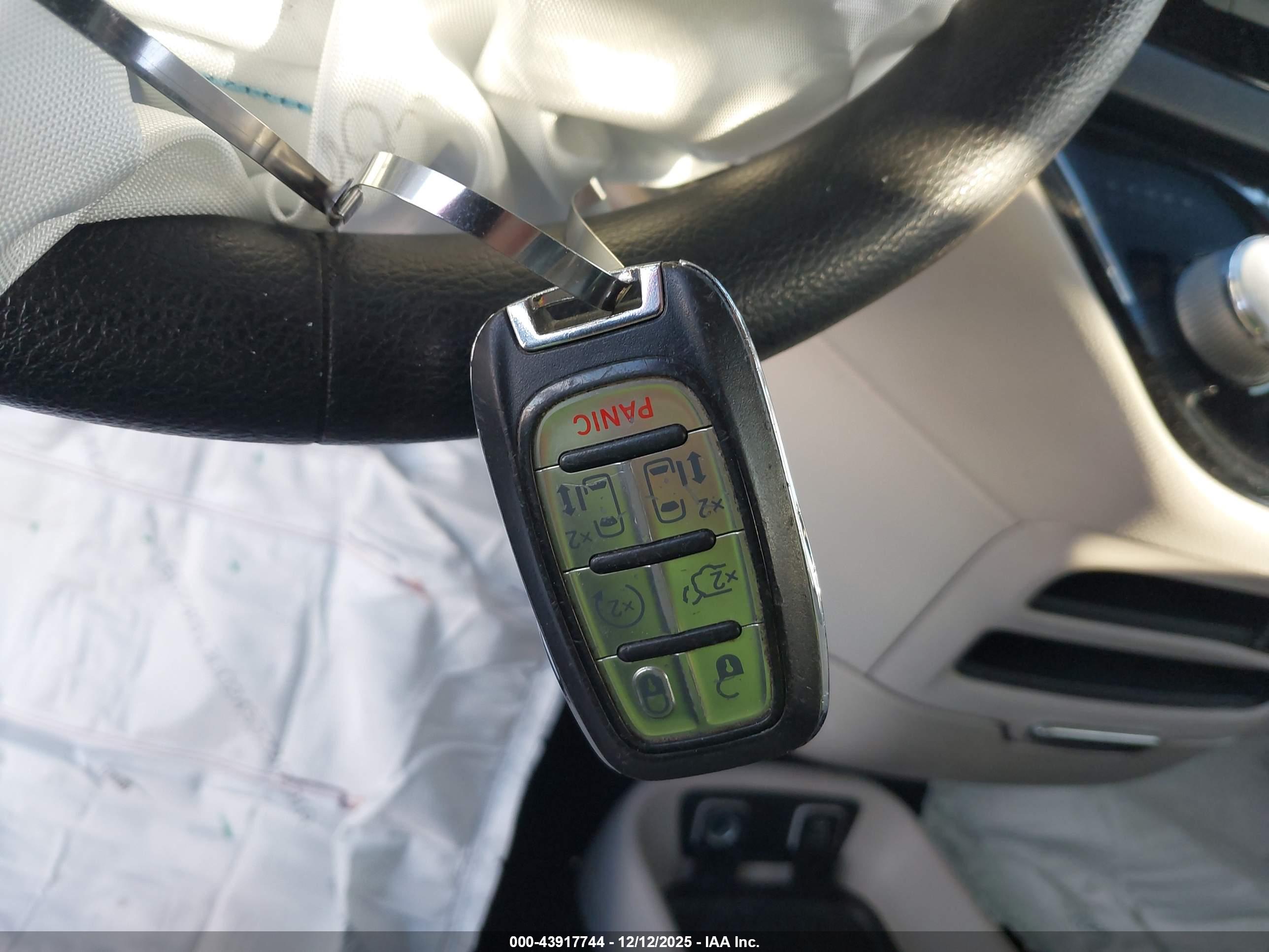 CHRYSLER VOYAGER image 11