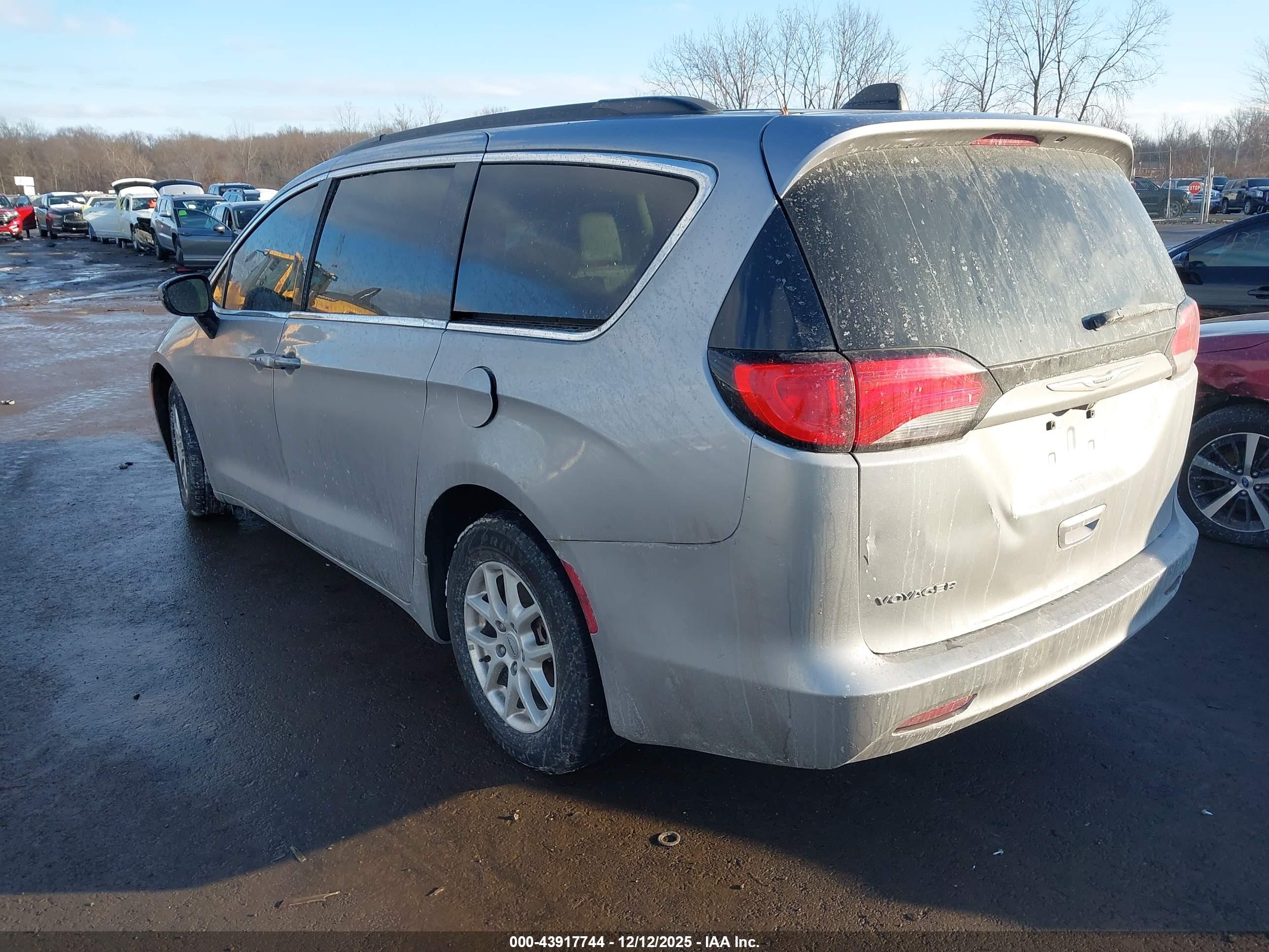 CHRYSLER VOYAGER image 3