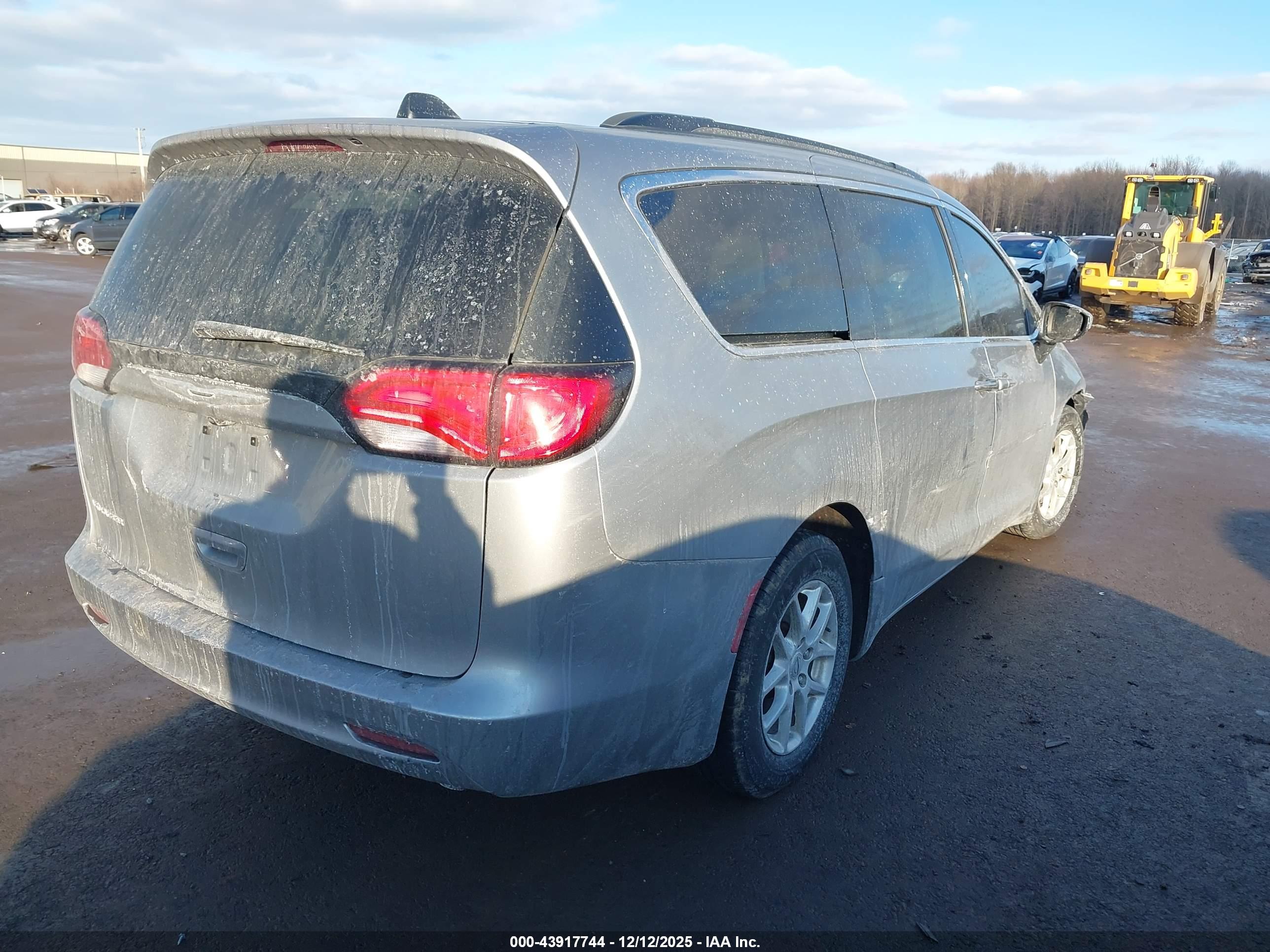 CHRYSLER VOYAGER image 4