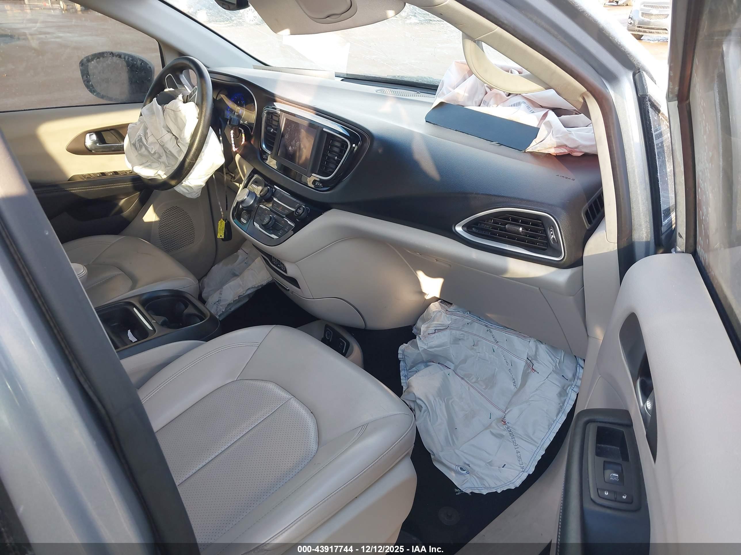 CHRYSLER VOYAGER image 5