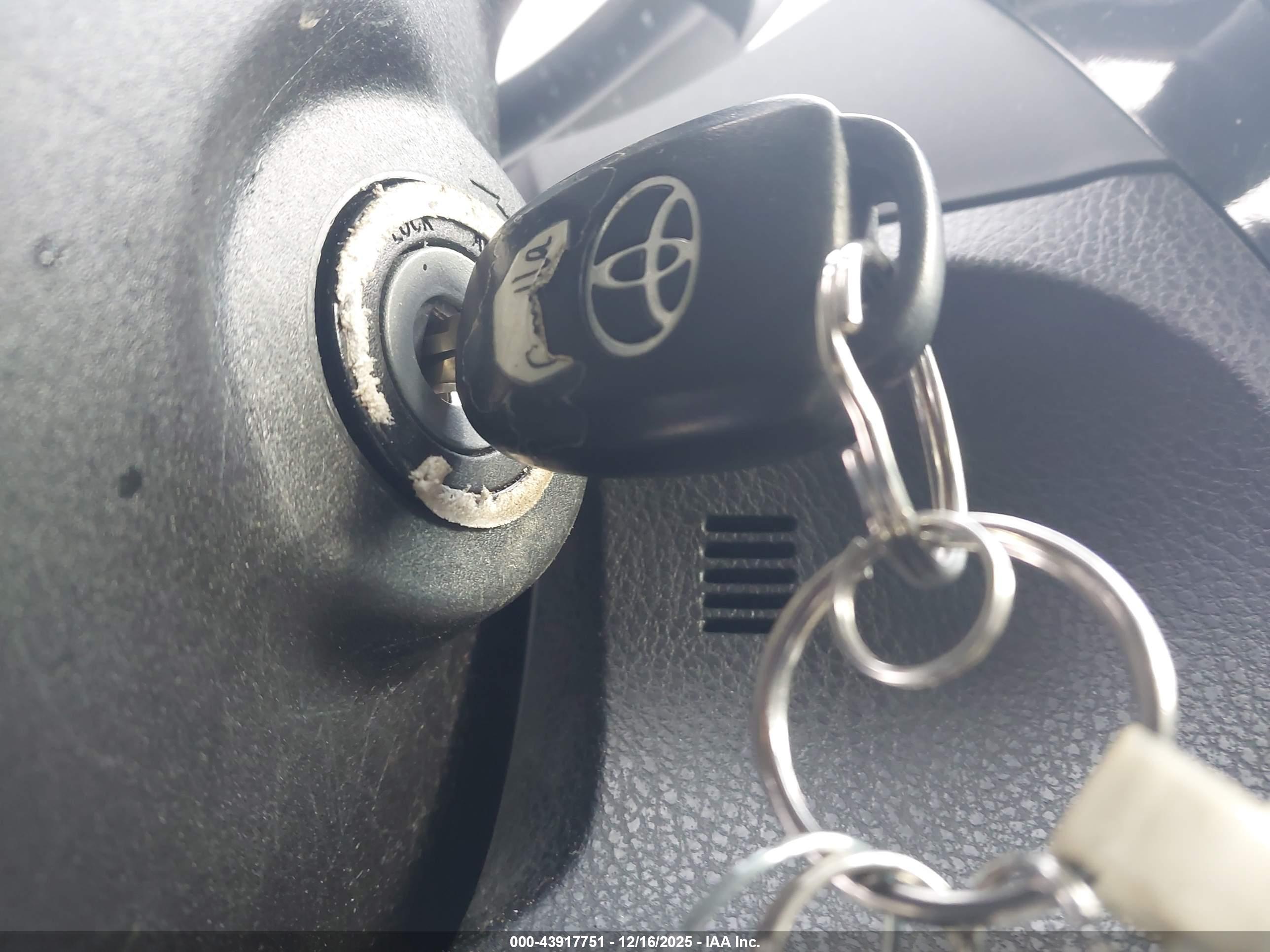 TOYOTA COROLLA image 11