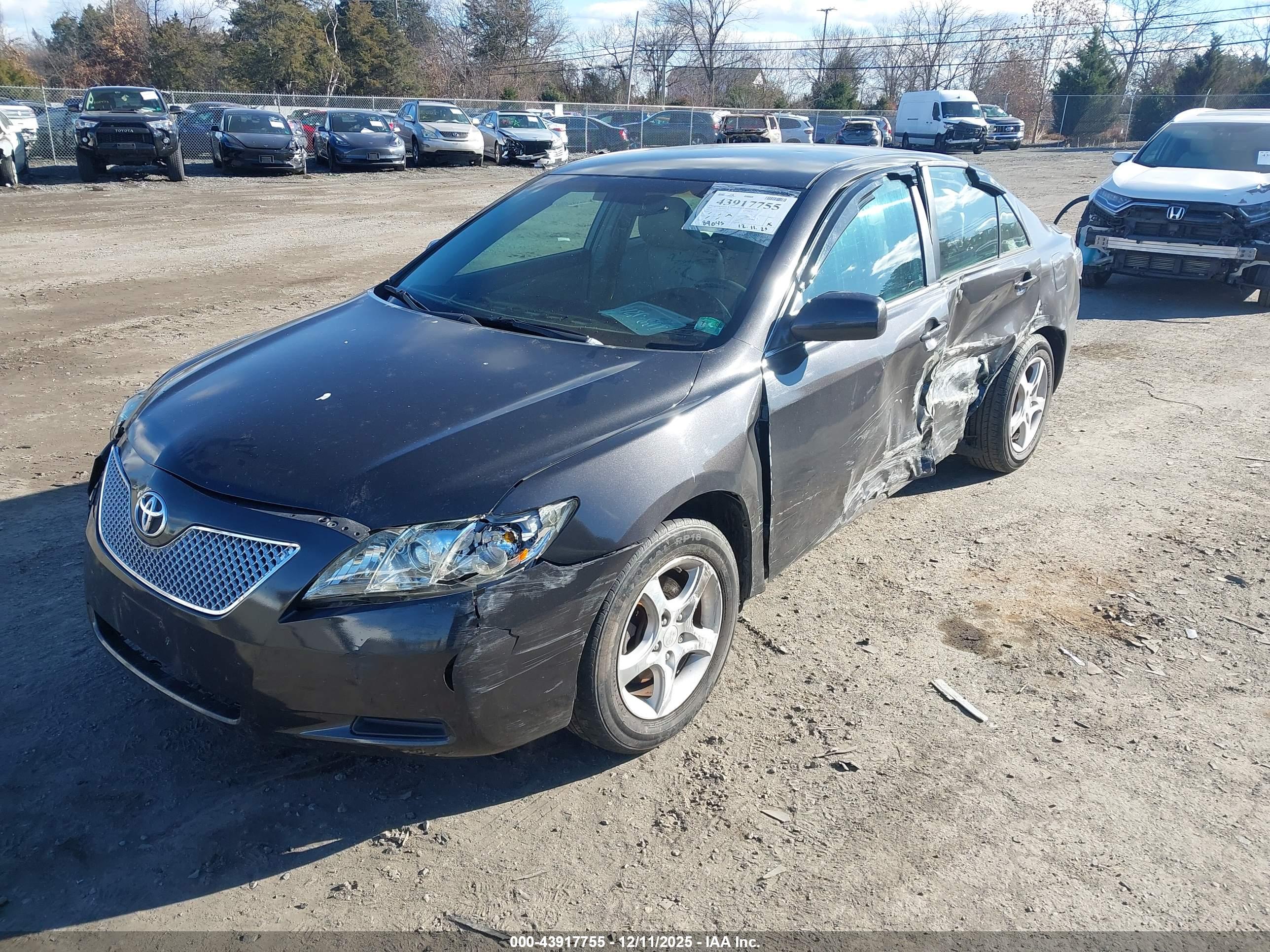 TOYOTA CAMRY image 2