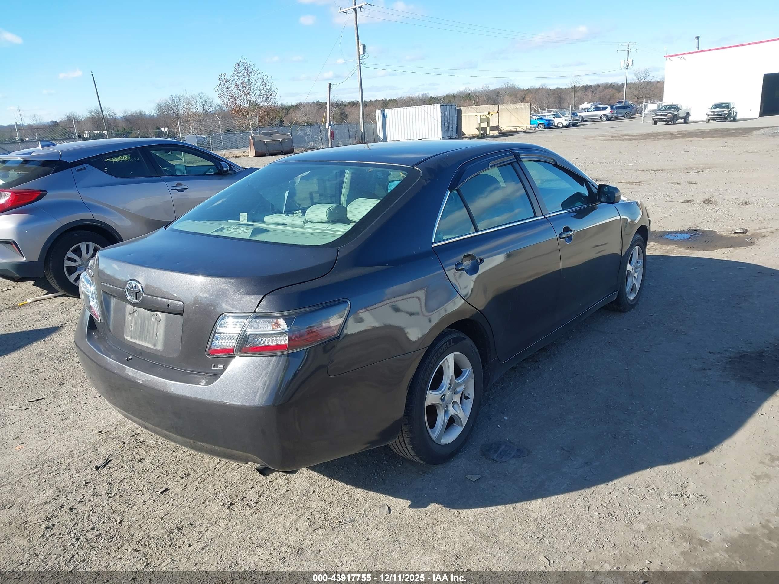 TOYOTA CAMRY image 4