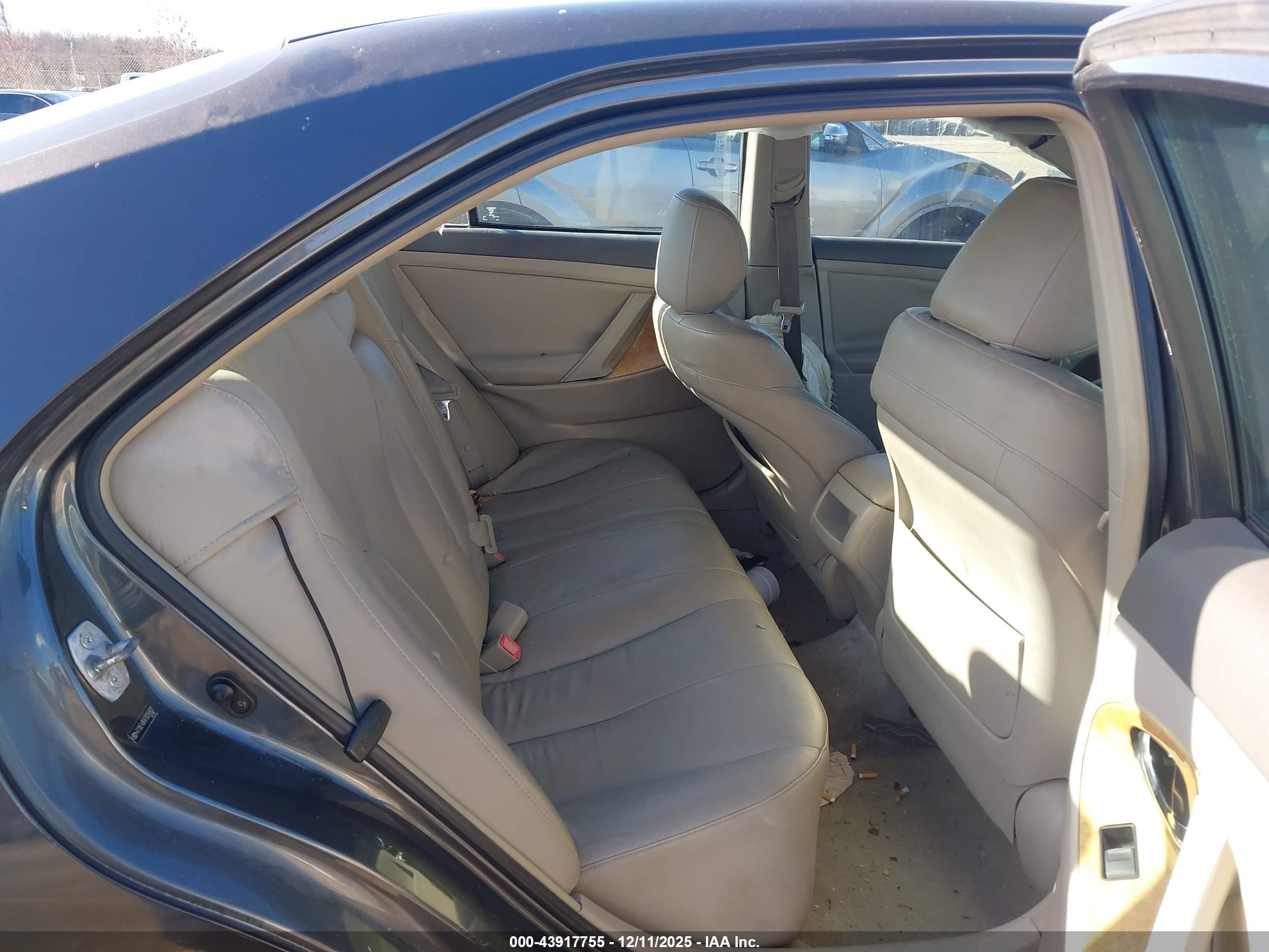 TOYOTA CAMRY image 8