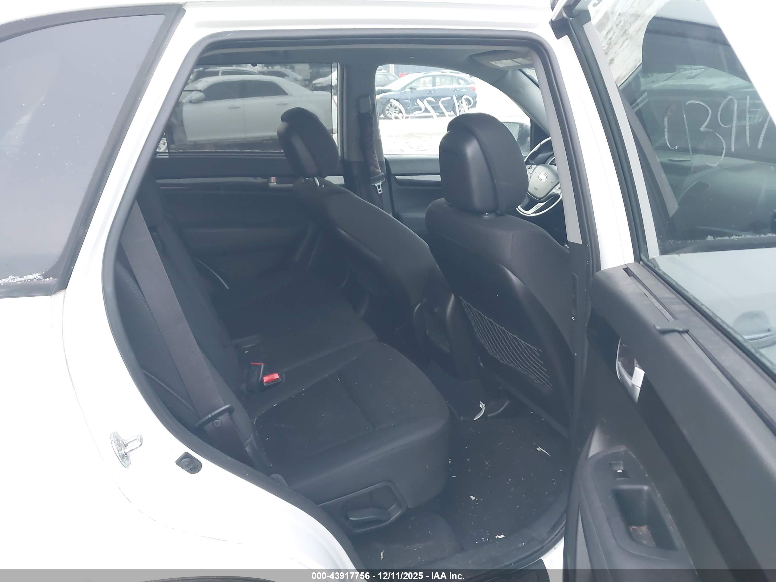 KIA SORENTO image 8